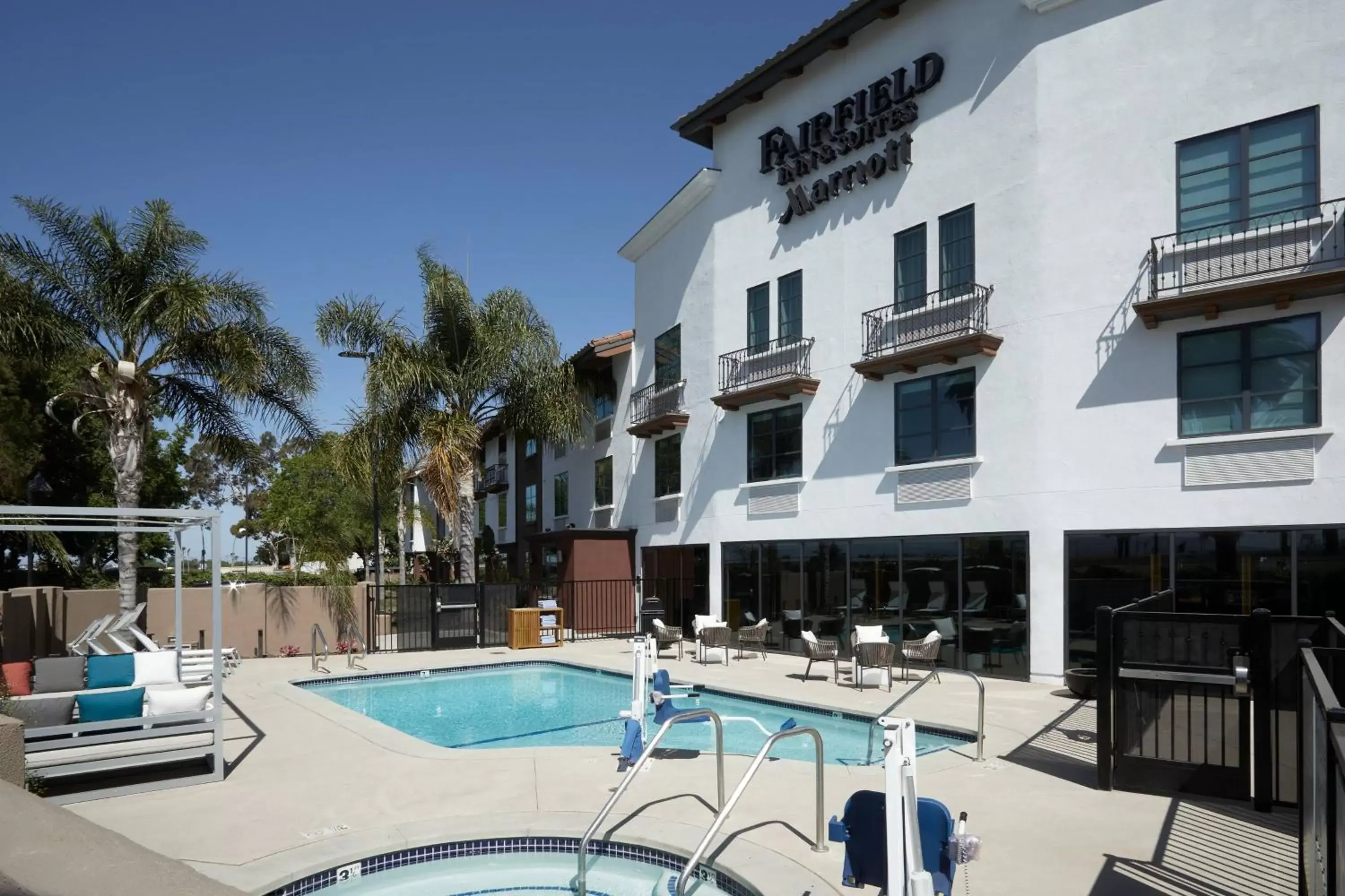 Swimming pool, Property Building in Fairfield Inn & Suites By Marriott Camarillo