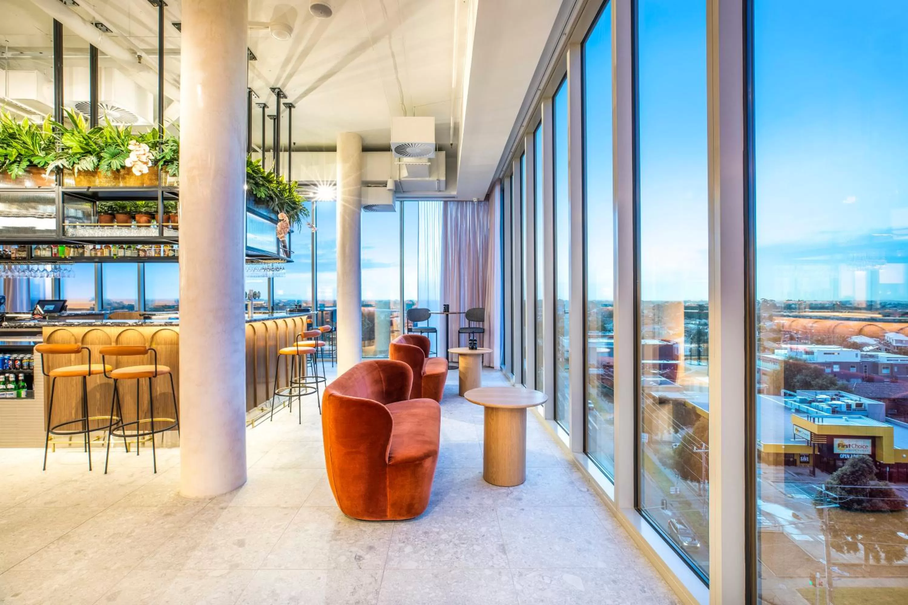 Lounge or bar in Holiday Inn Werribee by IHG