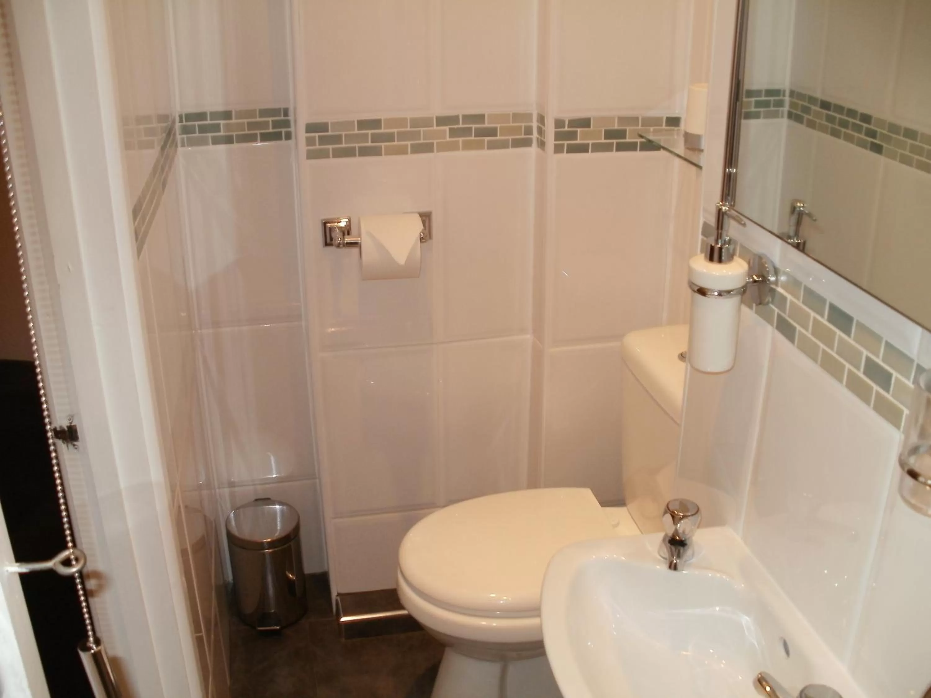 Toilet in Chiverton House Guest Accommodation