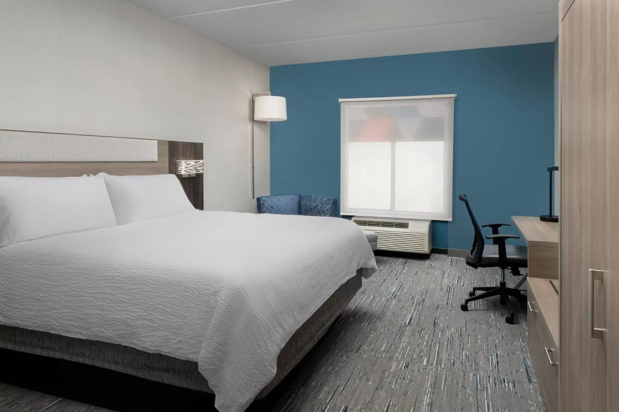 Photo of the whole room, Bed in Holiday Inn Express Hotel & Suites Knoxville-Clinton, an IHG Hotel