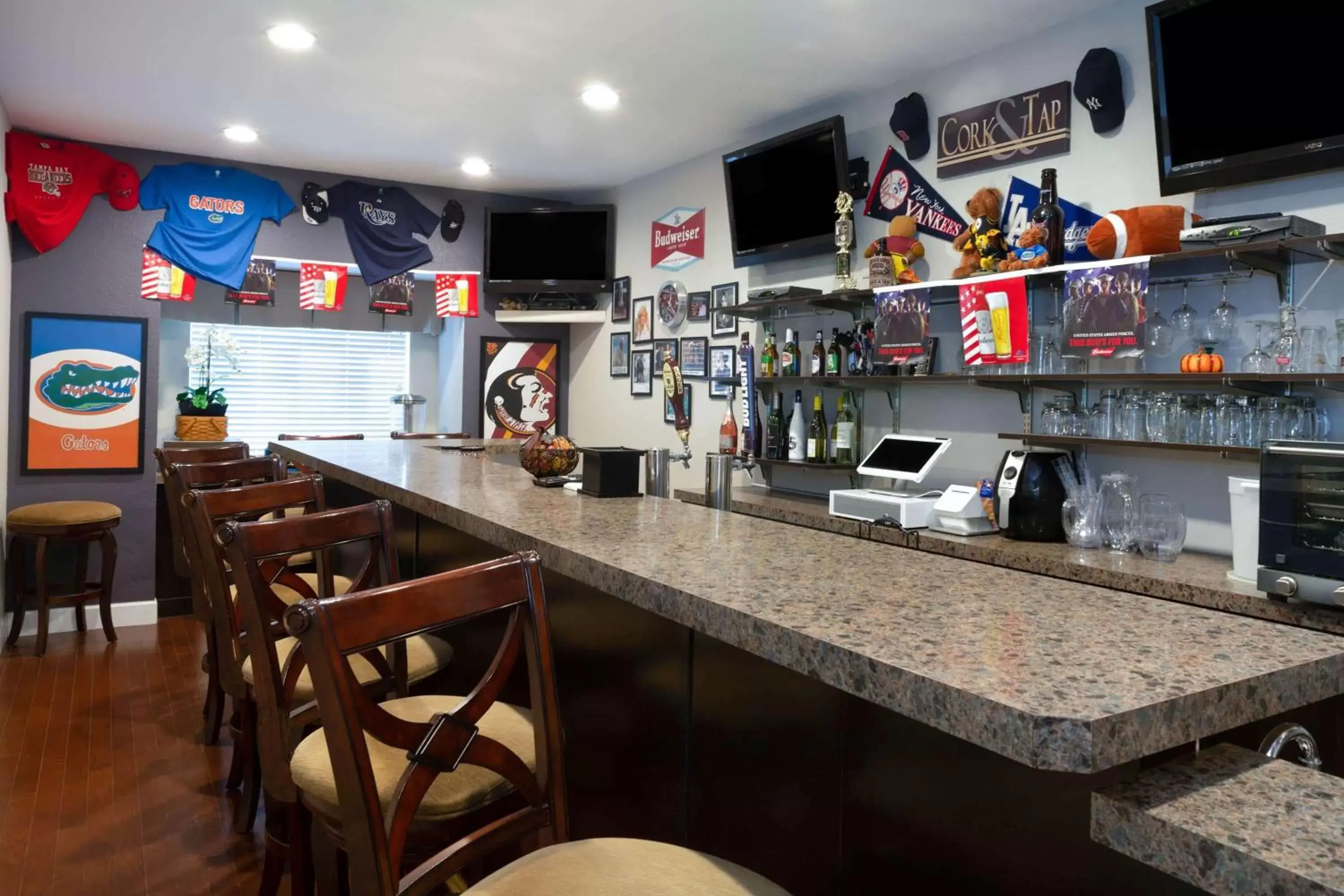 Lounge or bar, Lounge/Bar in Microtel Inn & Suites by Wyndham Brooksville