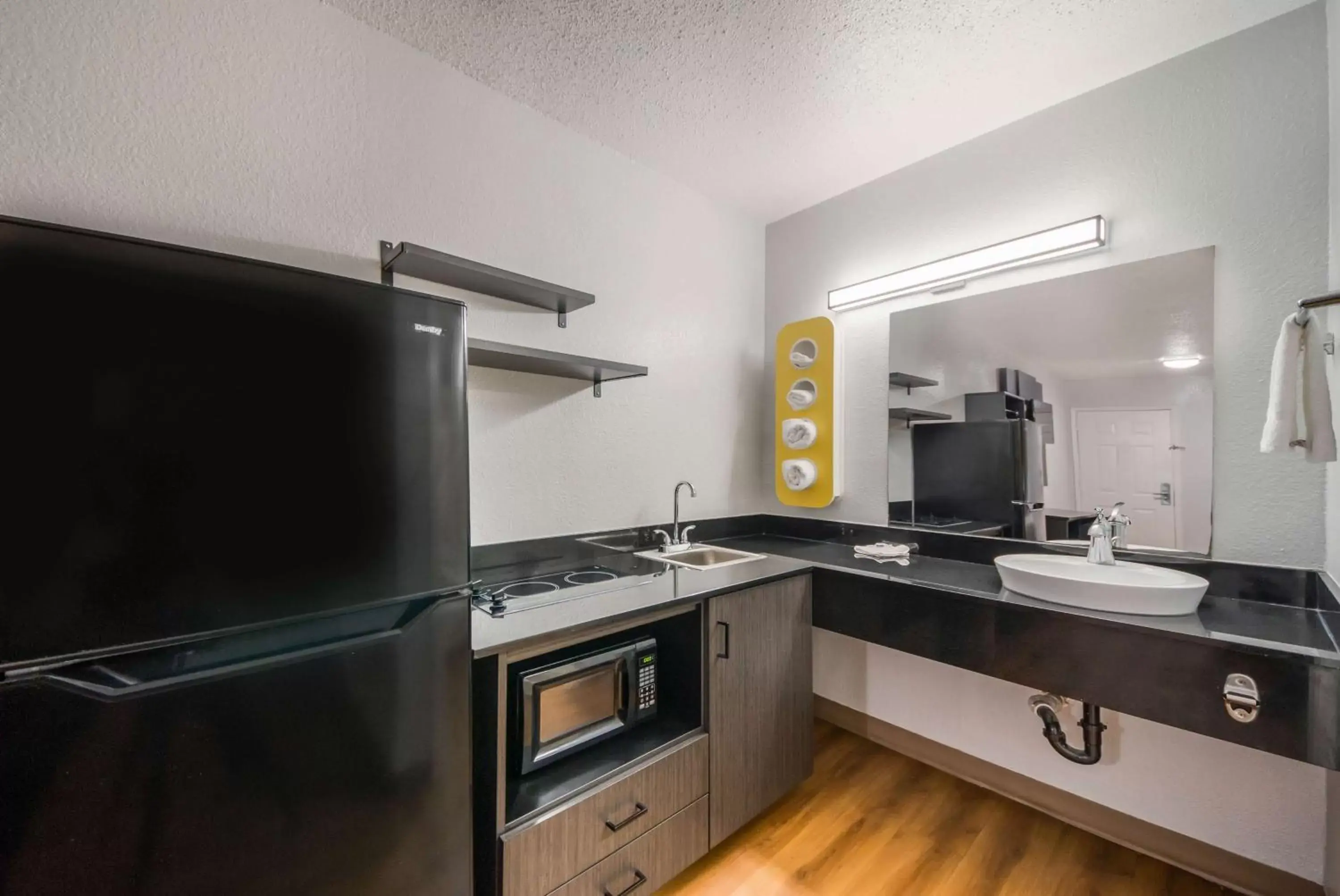 Kitchen or kitchenette, Kitchen/Kitchenette in Studio 6 Laredo, Tx - North I-35