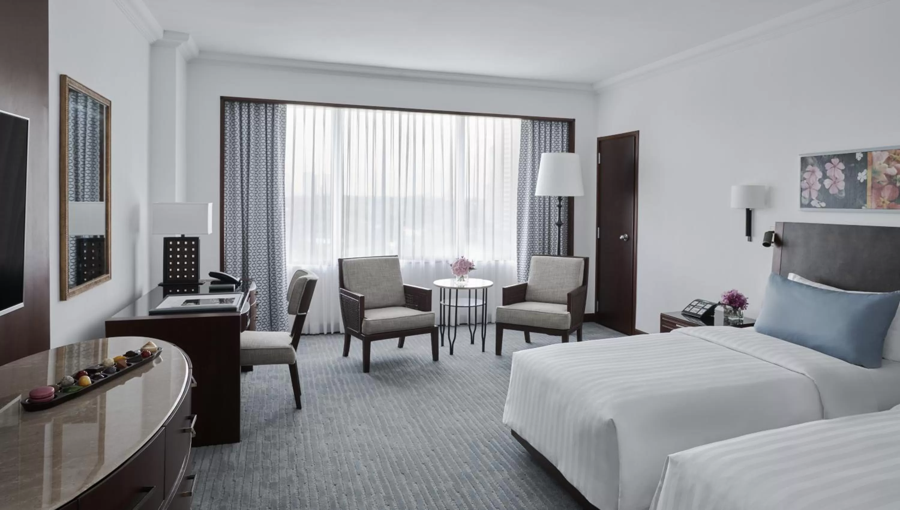 Bedroom, Bed in The Peninsula Manila