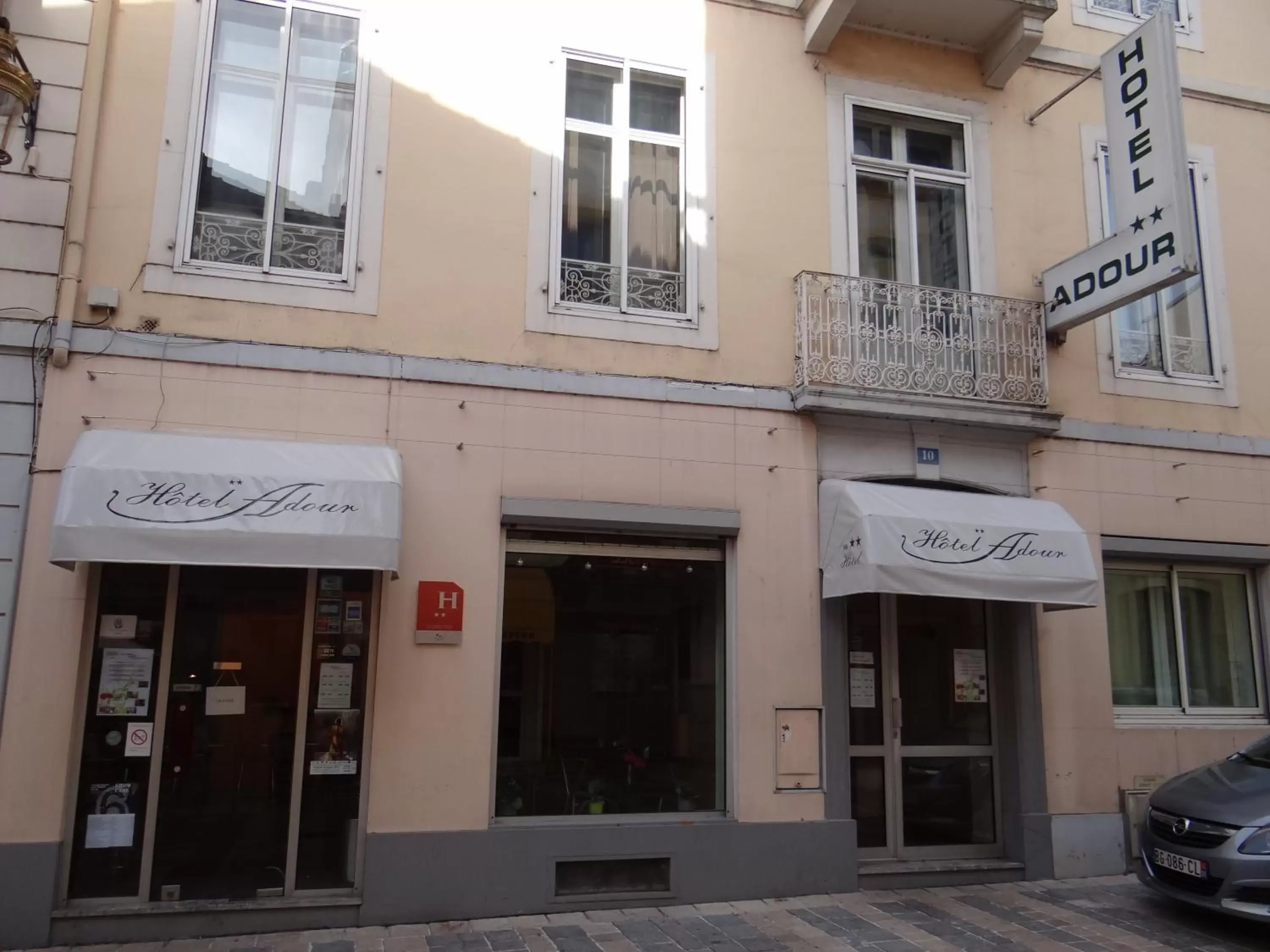 Facade/entrance in Hôtel Adour