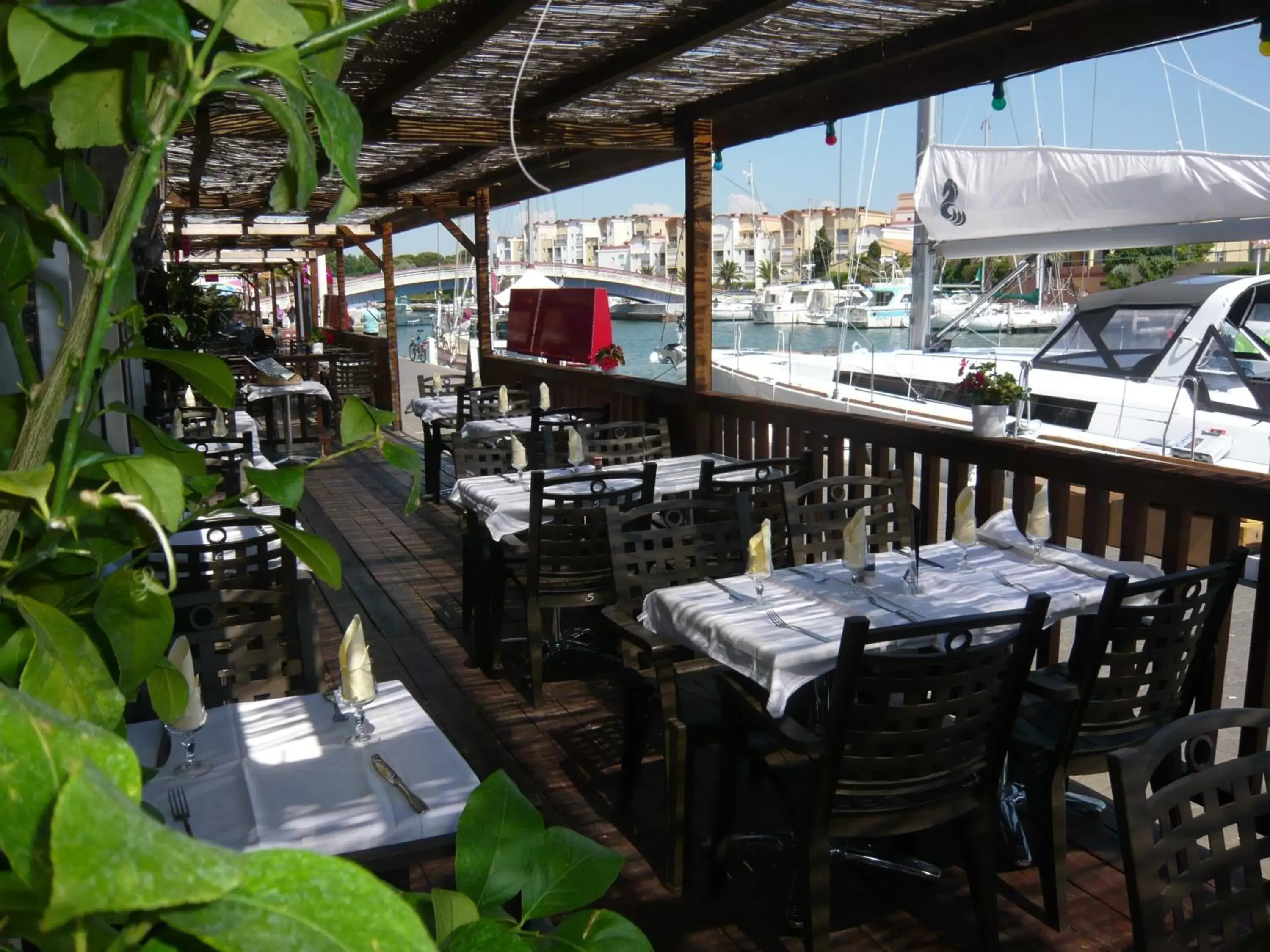 Patio, Restaurant/Places to Eat in Hôtel Port Beach
