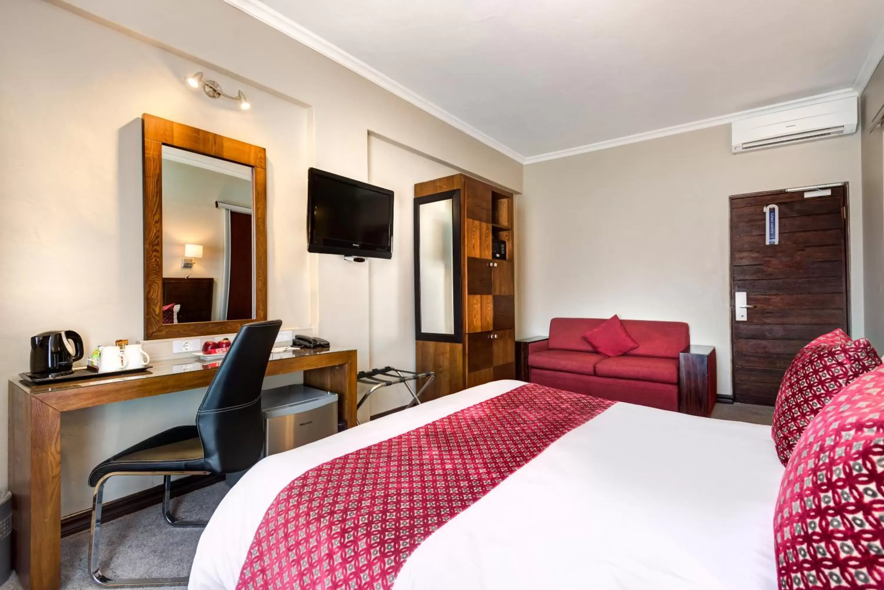 Deluxe King Room - single occupancy in Protea Hotel by Marriott Pretoria Hatfield Deluxe King Room - single occupancy in Protea Hotel by Marriott Pretoria Hatfield