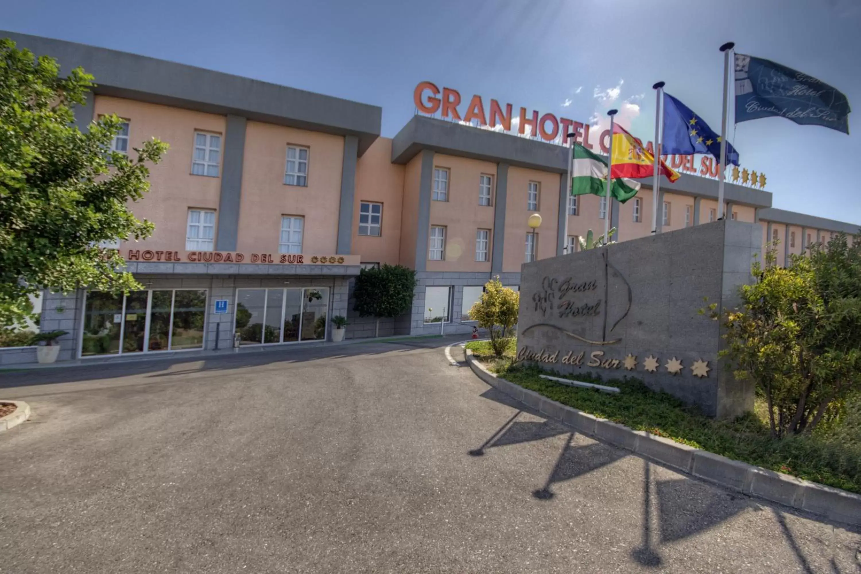 Facade/entrance, Property Building in Gran Hotel Ciudad Del Sur