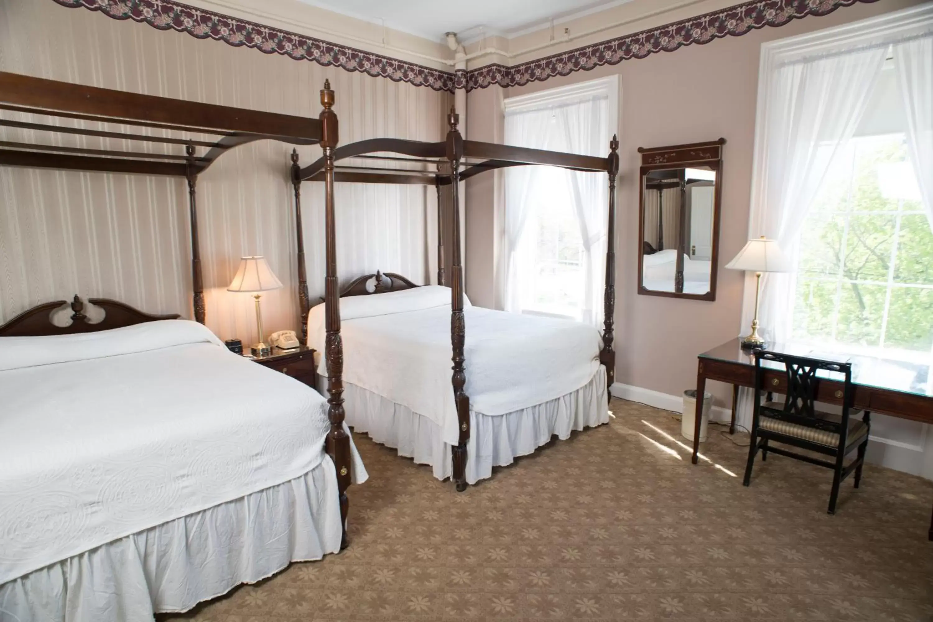 Bedroom, Bed in Middlebury Inn