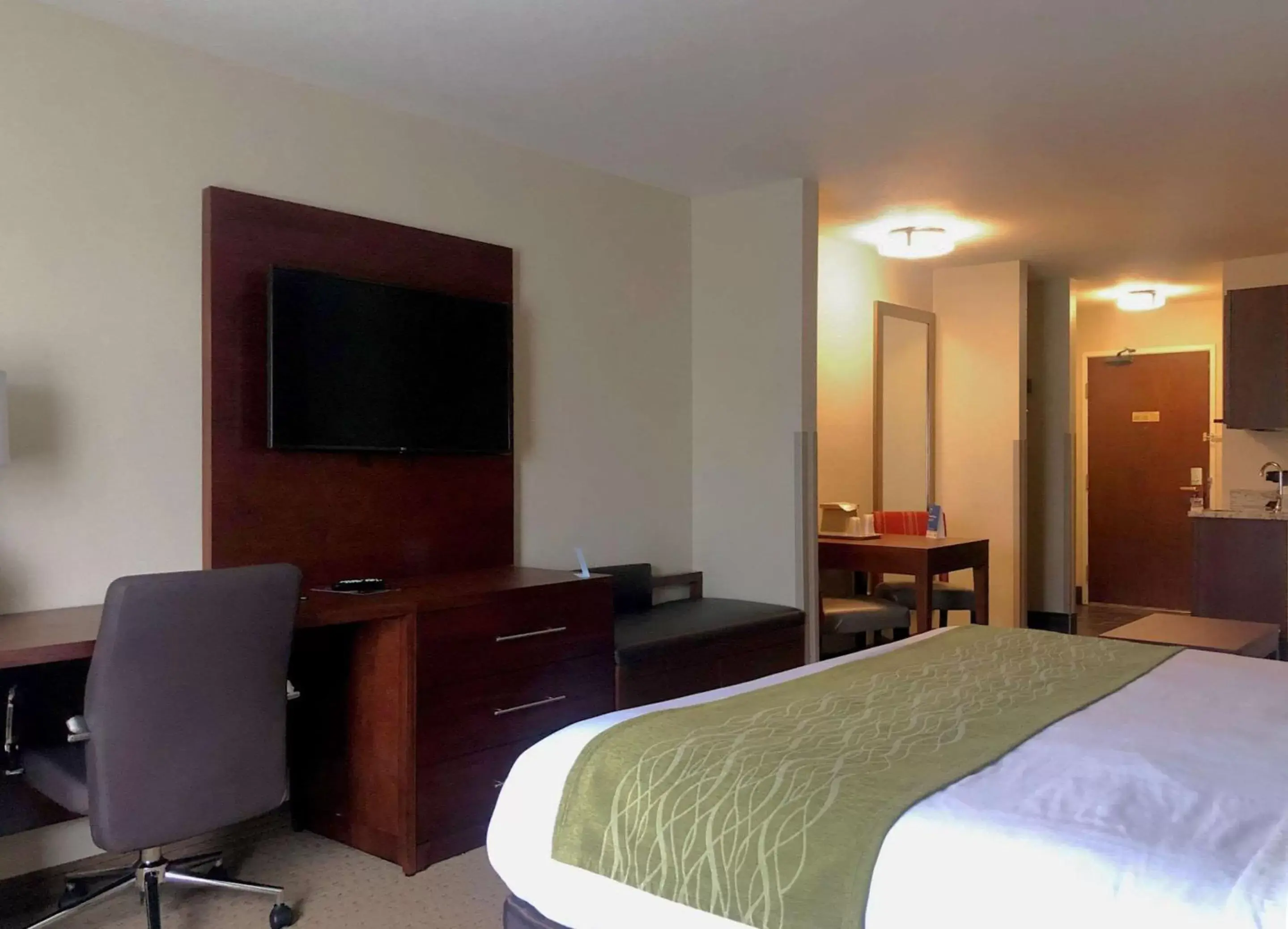 Photo of the whole room, Bed in Comfort Inn & Suites Near Custer State Park and Mt Rushmore