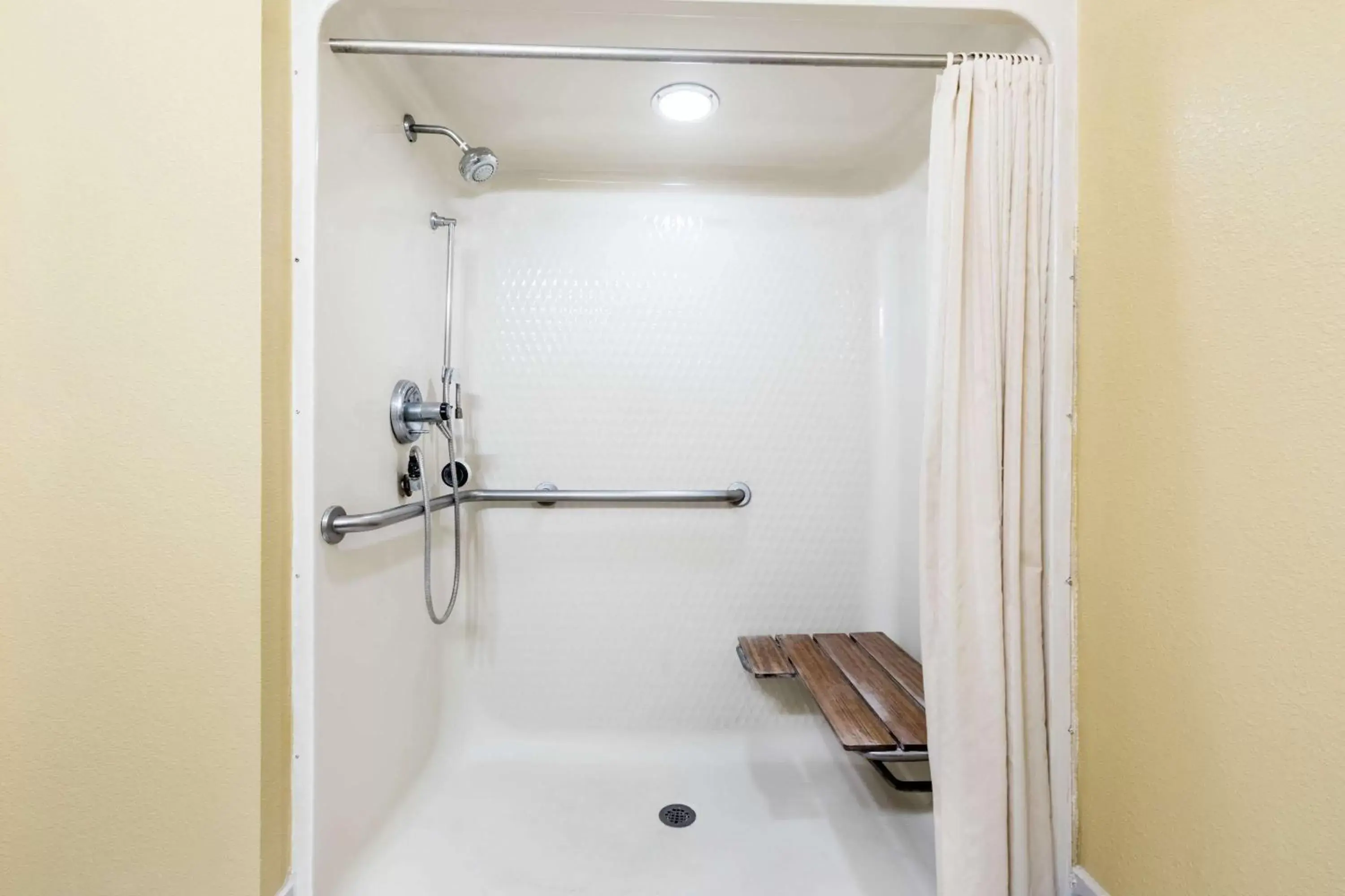 Shower, Bathroom in Super 8 by Wyndham Midland