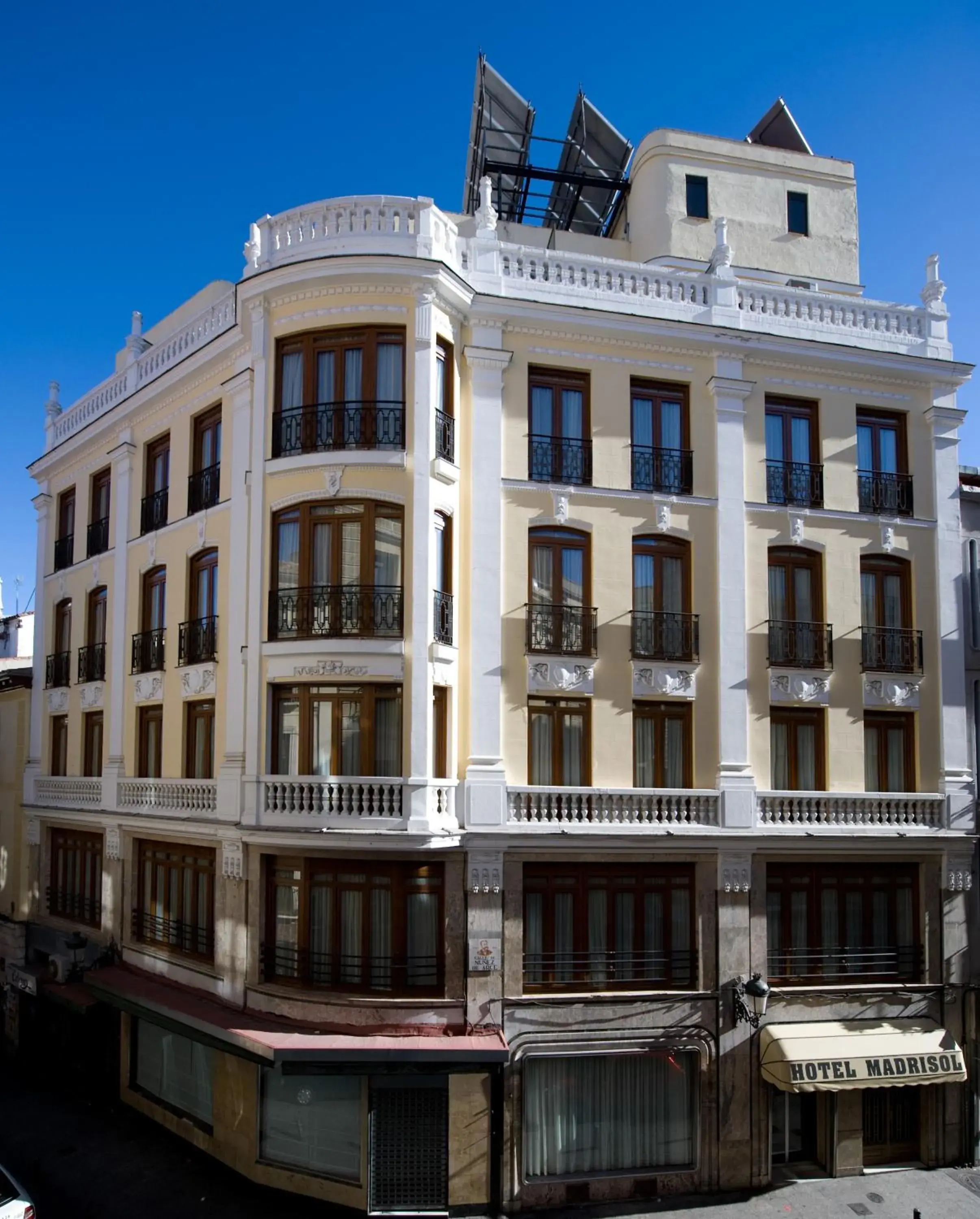 Facade/entrance, Property Building in Madrisol