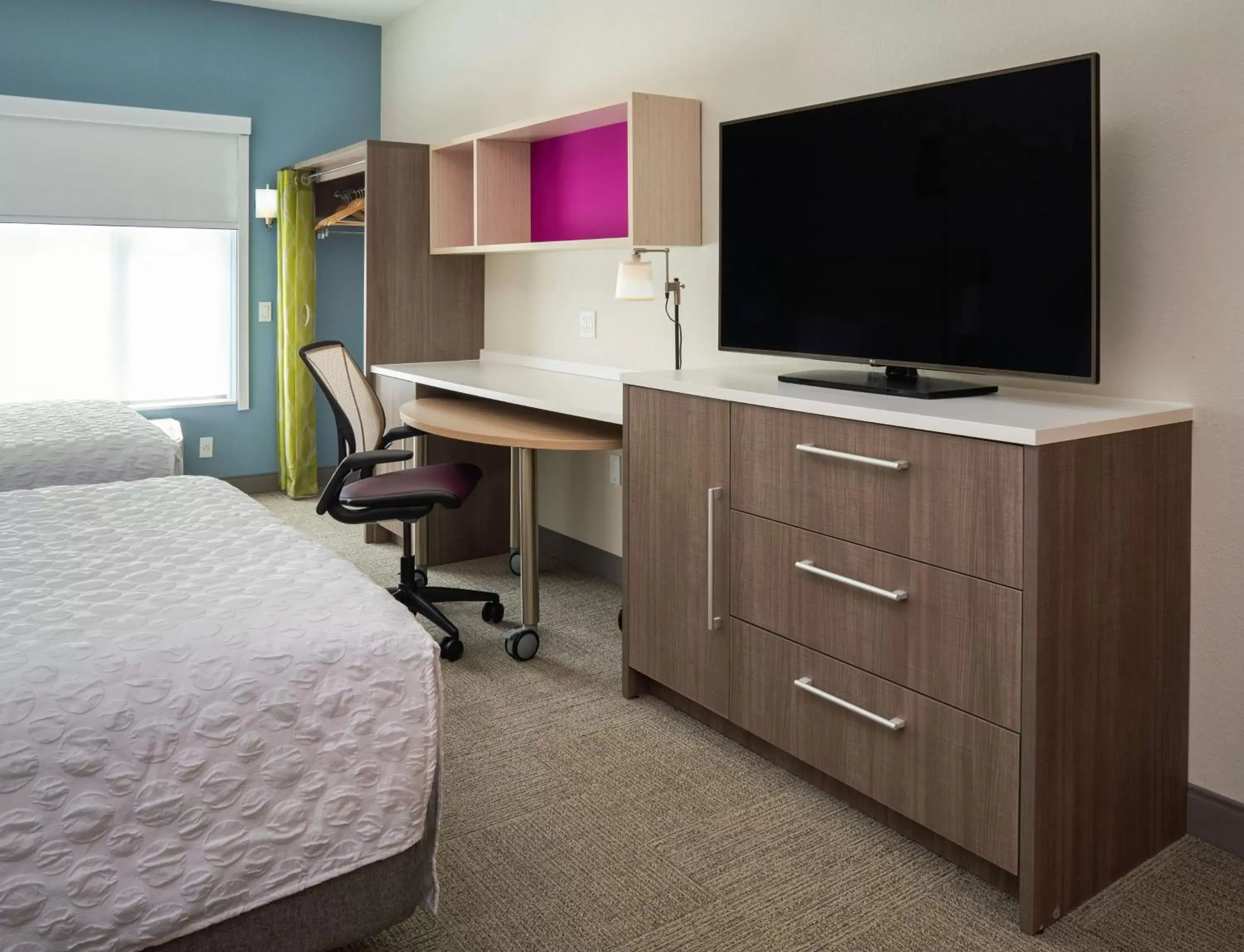 Bedroom, TV/Entertainment Center in Home2 Suites By Hilton Ft. Lauderdale Downtown, Fl