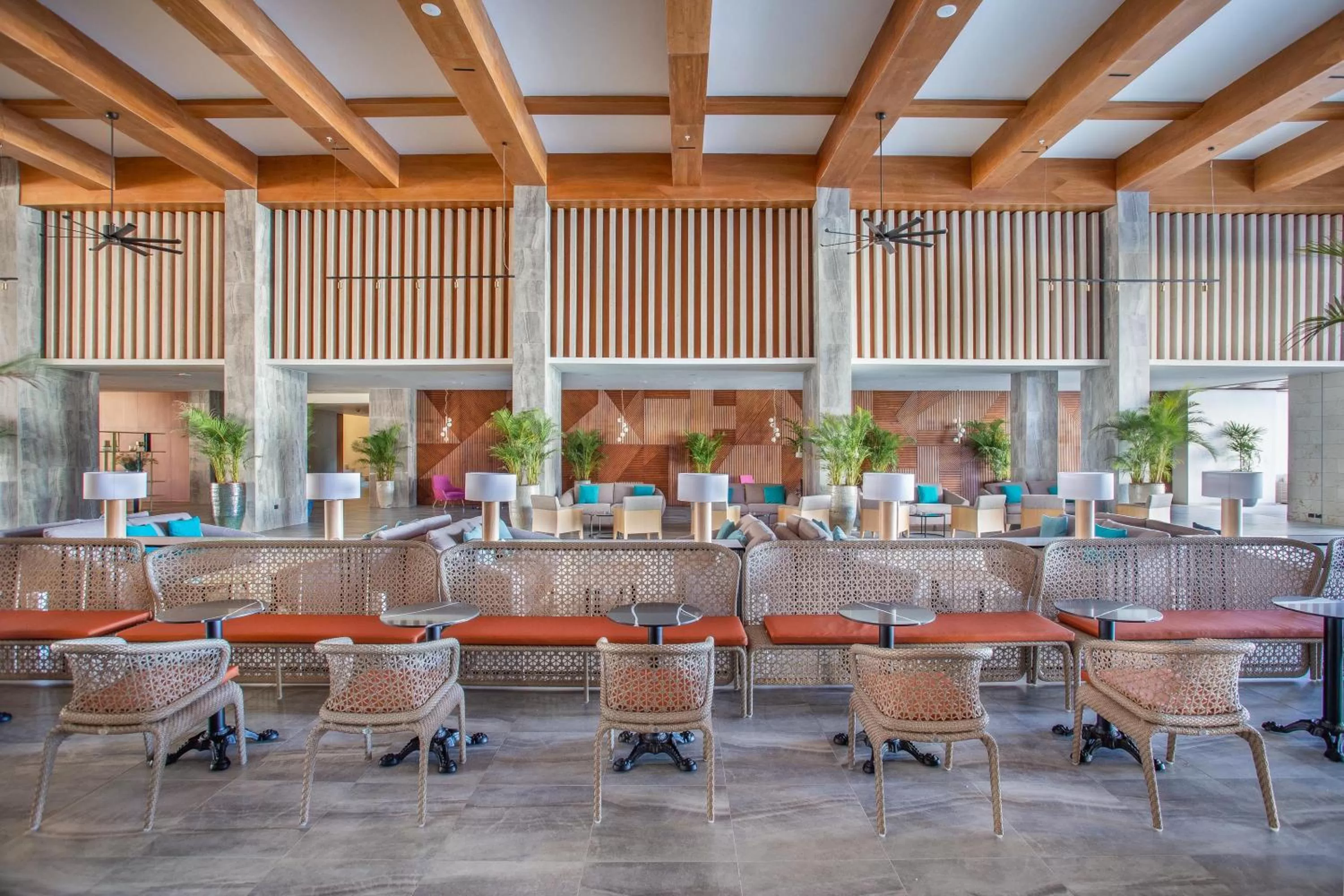 Lounge or bar in Serenade Punta Cana Beach & Spa Resort