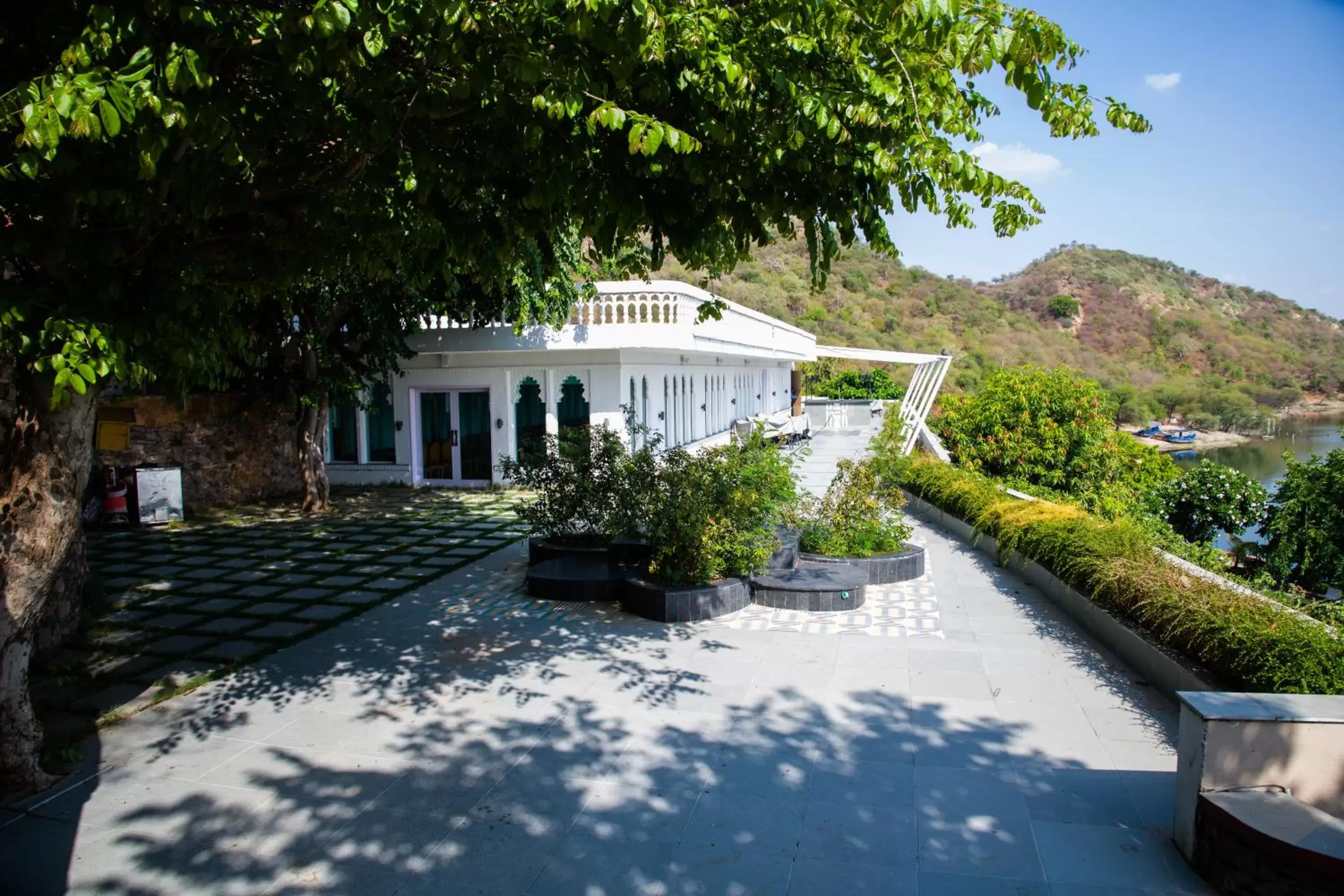 Restaurant/places to eat in Jaisamand Island Resort Restaurant/places to eat in Jaisamand Island Resort