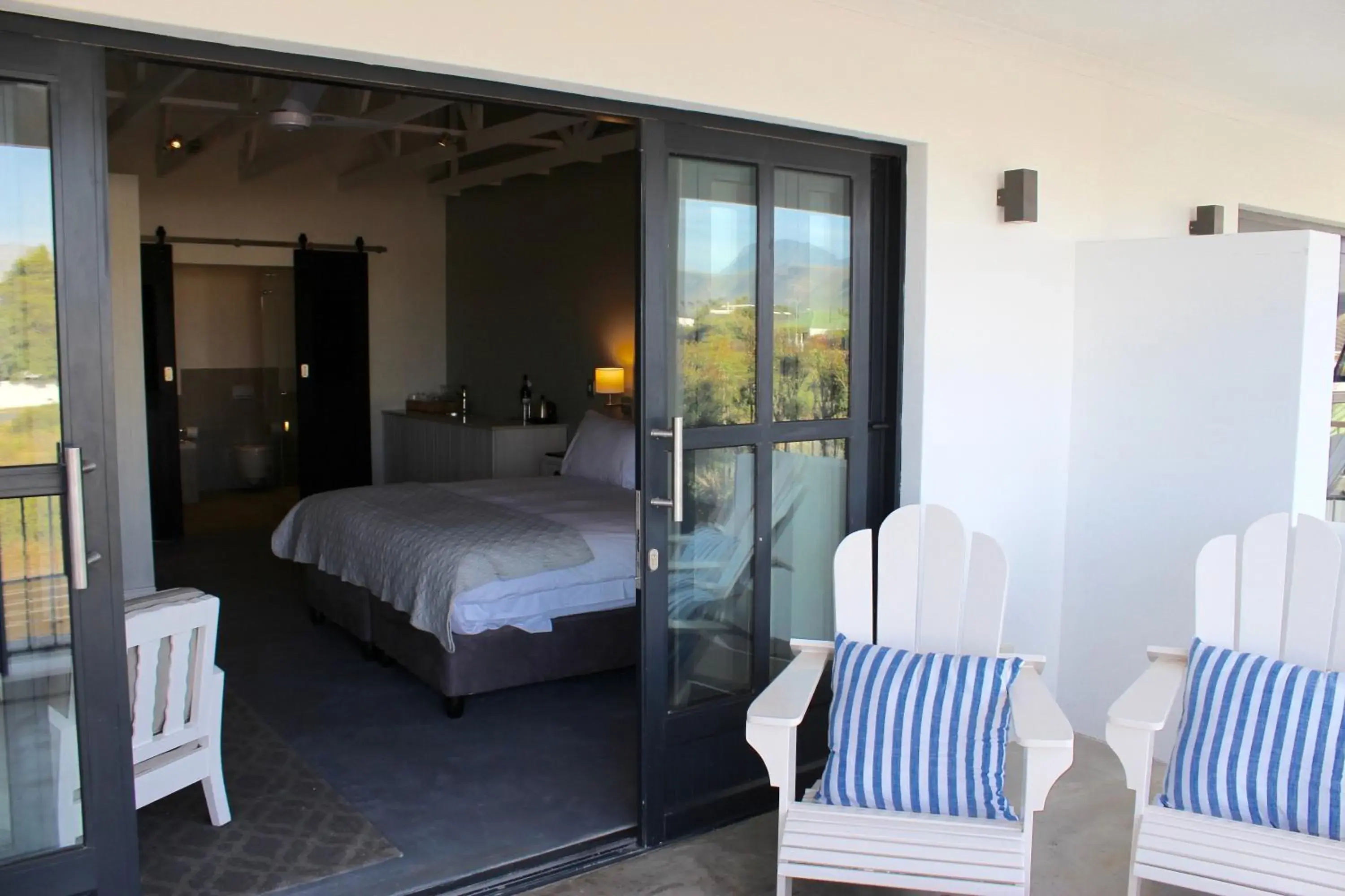 Balcony/Terrace, Bed in Whale Rock Luxury Lodge