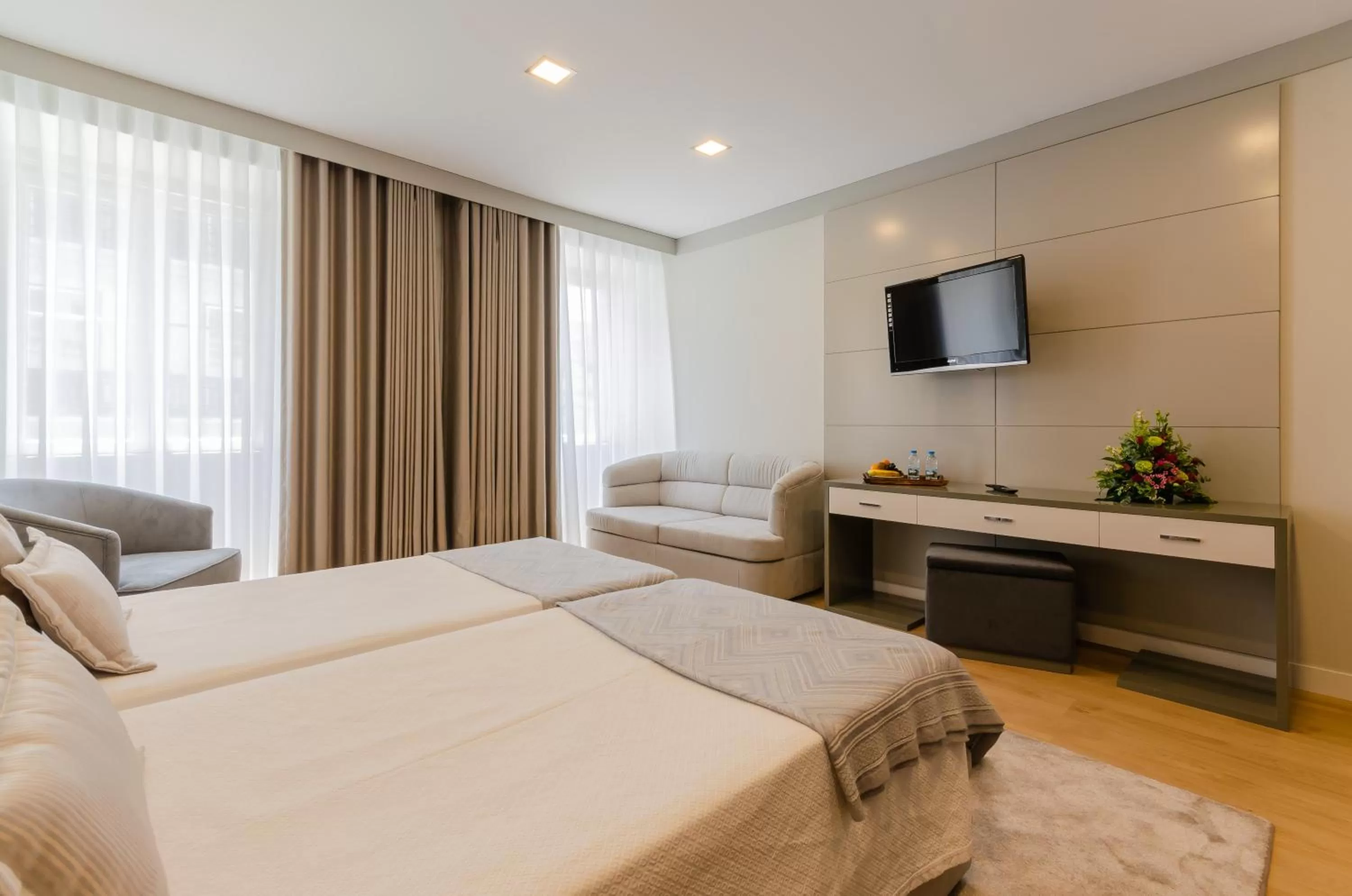 Photo of the whole room, Bed in Hotel Borges Chiado