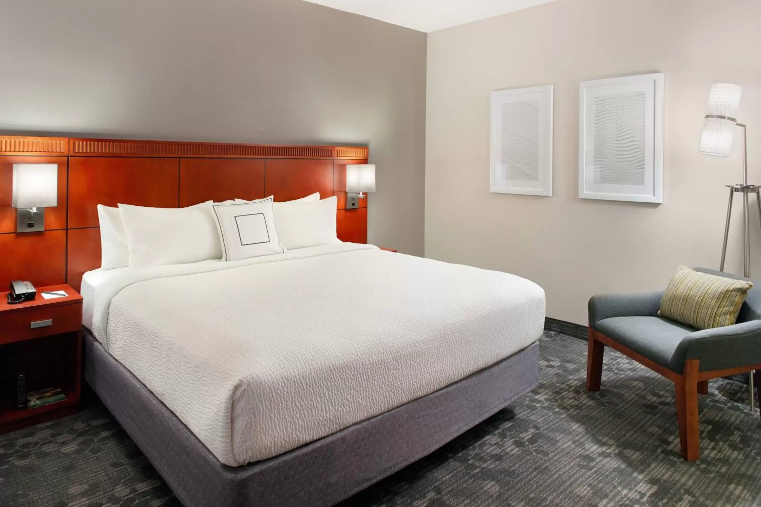 Bedroom, Bed in Courtyard by Marriott Raleigh Cary