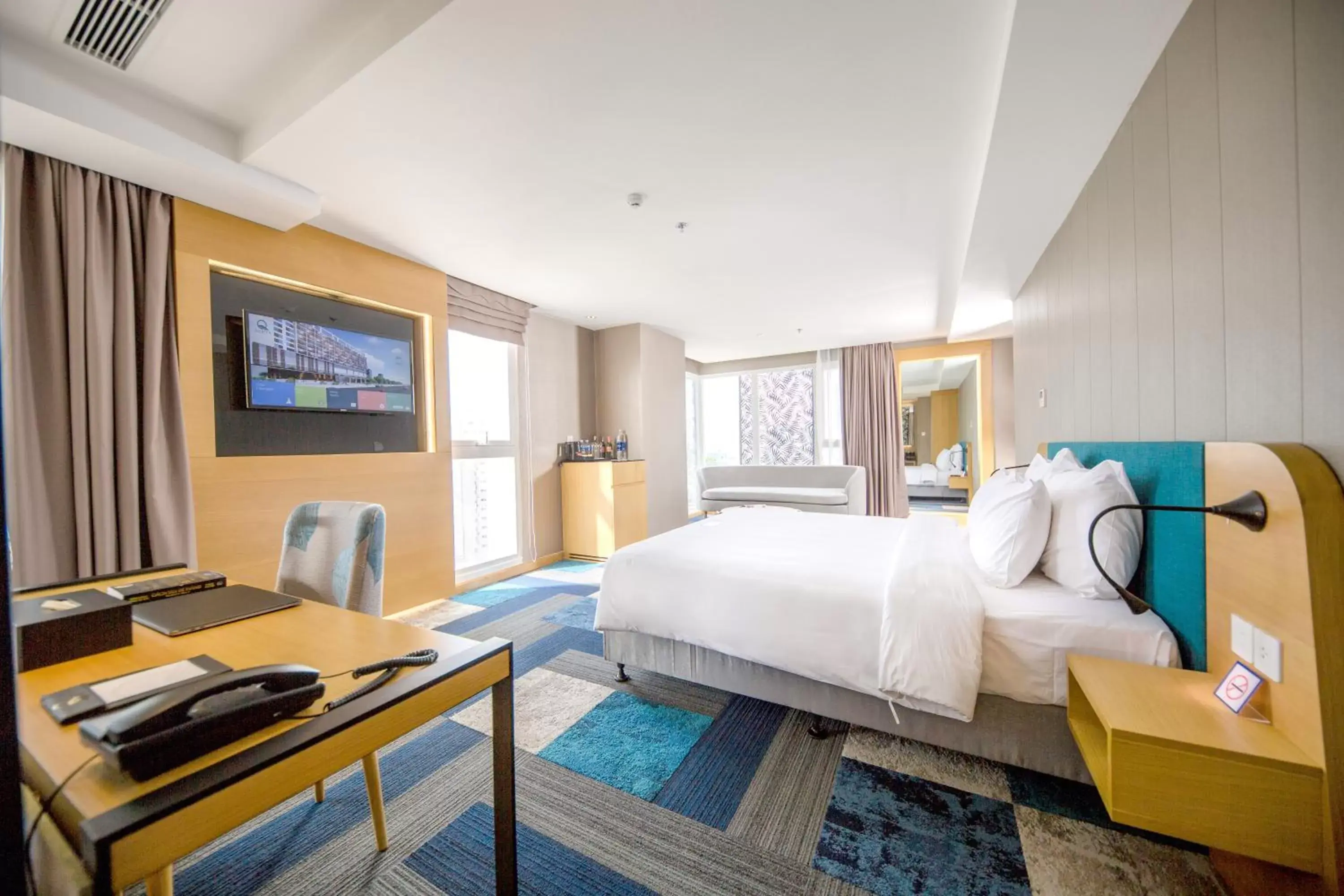 Restaurant/places to eat, Bed in Quinter Central Nha Trang Restaurant/places to eat, Bed in Quinter Central Nha Trang