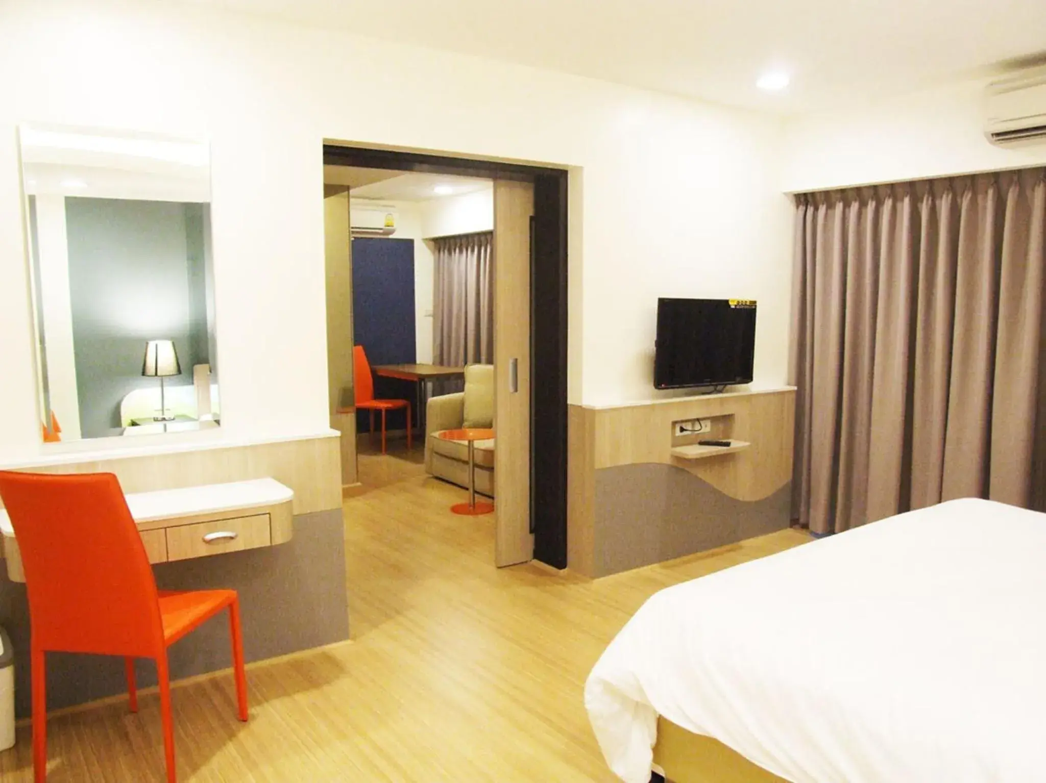 Photo of the whole room, TV/Entertainment Center in Grand Tower Inn Sathorn Hotel - SHA Plus