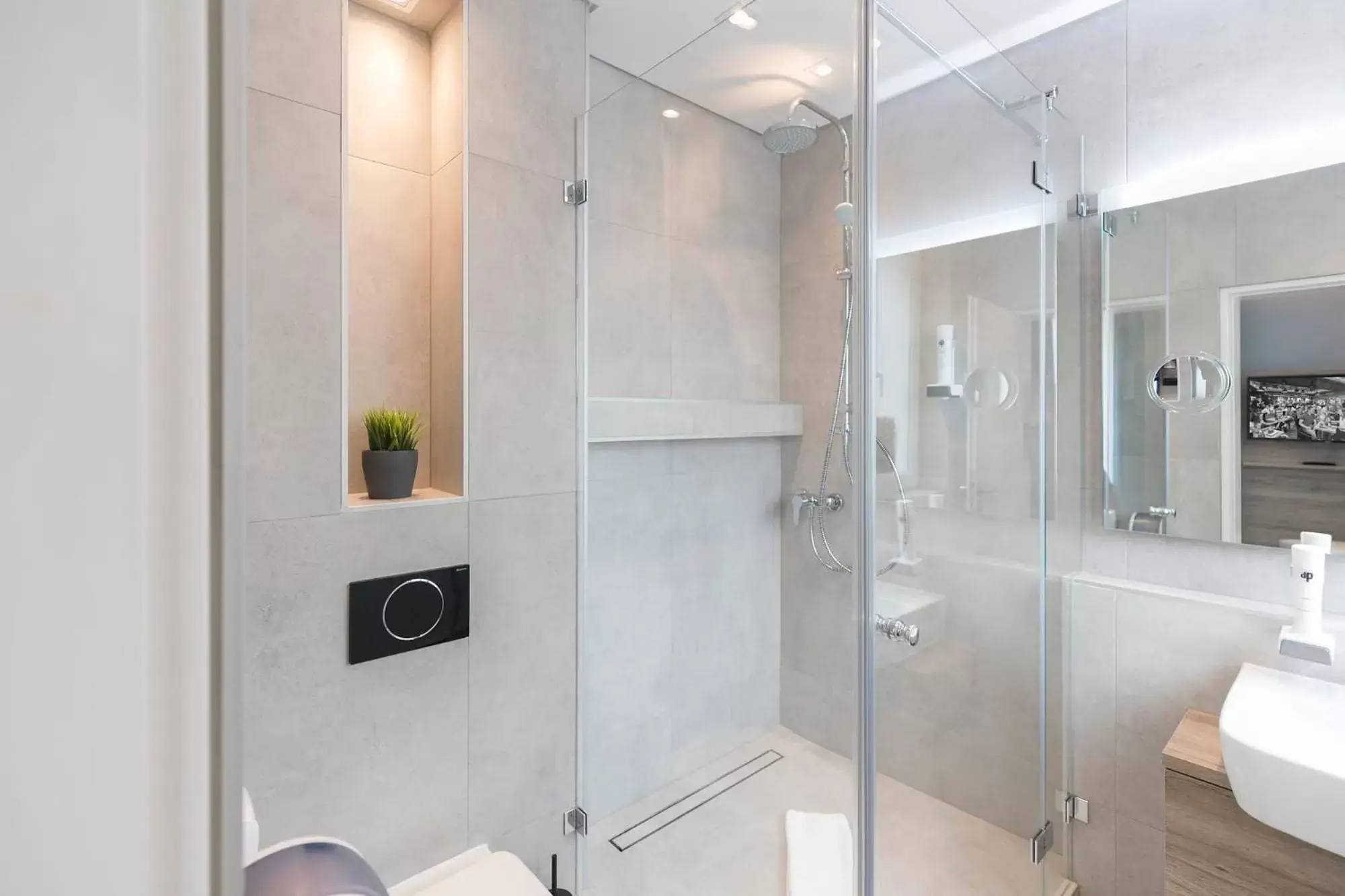 Shower, Bathroom in Hotel dasPaul