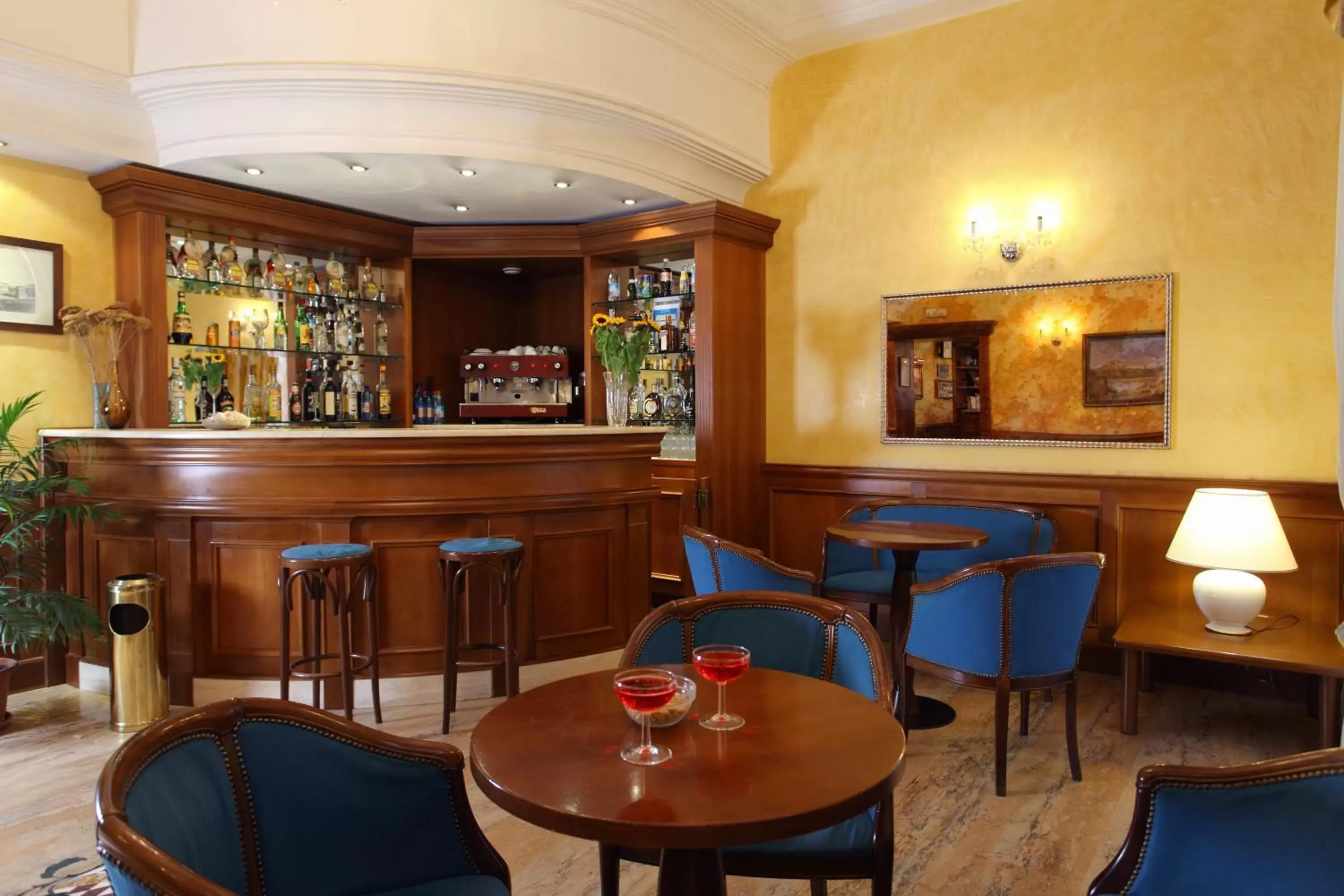 Lounge or bar, Restaurant/Places to Eat in Hotel Montecarlo