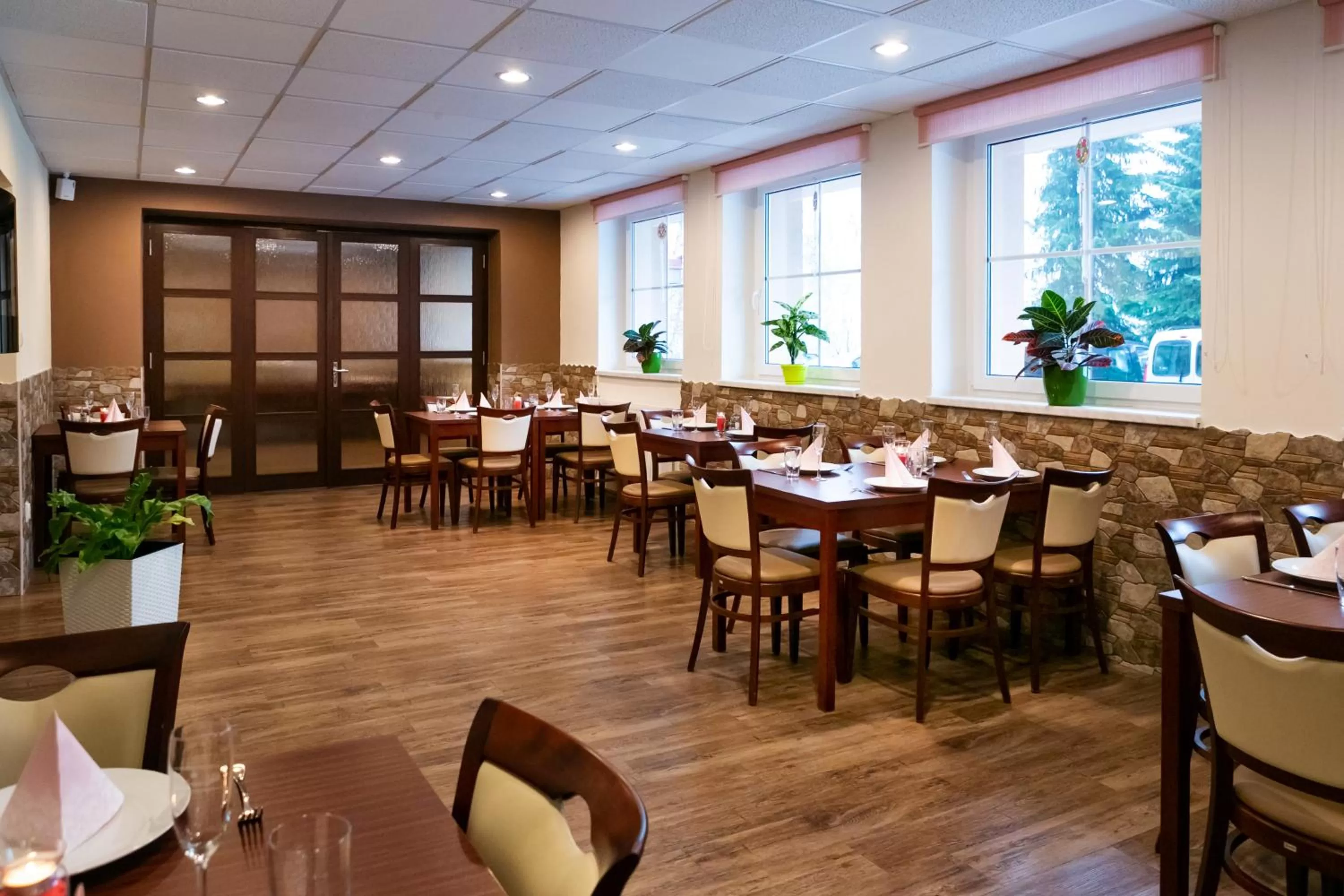 Restaurant/places to eat in Hotel Bon