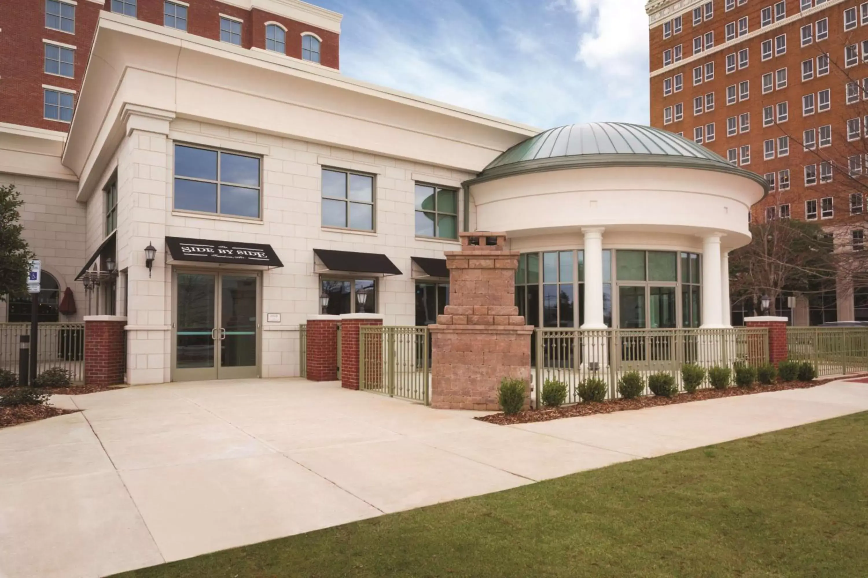 Restaurant/places to eat, Property Building in Embassy Suites by Hilton Tuscaloosa Alabama Downtown