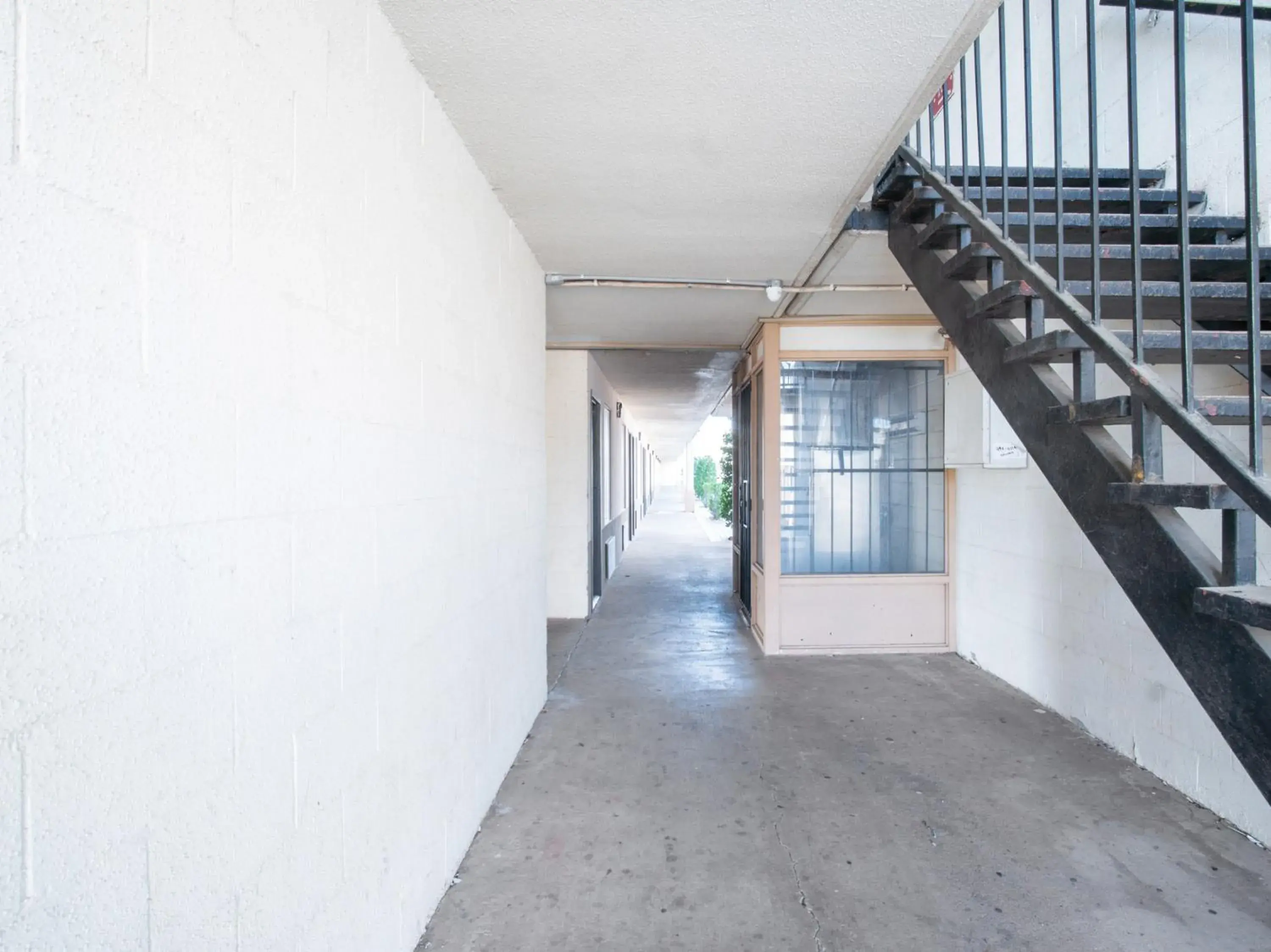 Area and facilities, Balcony/Terrace in OYO Hotel Oklahoma City South I-35 and SE 29th