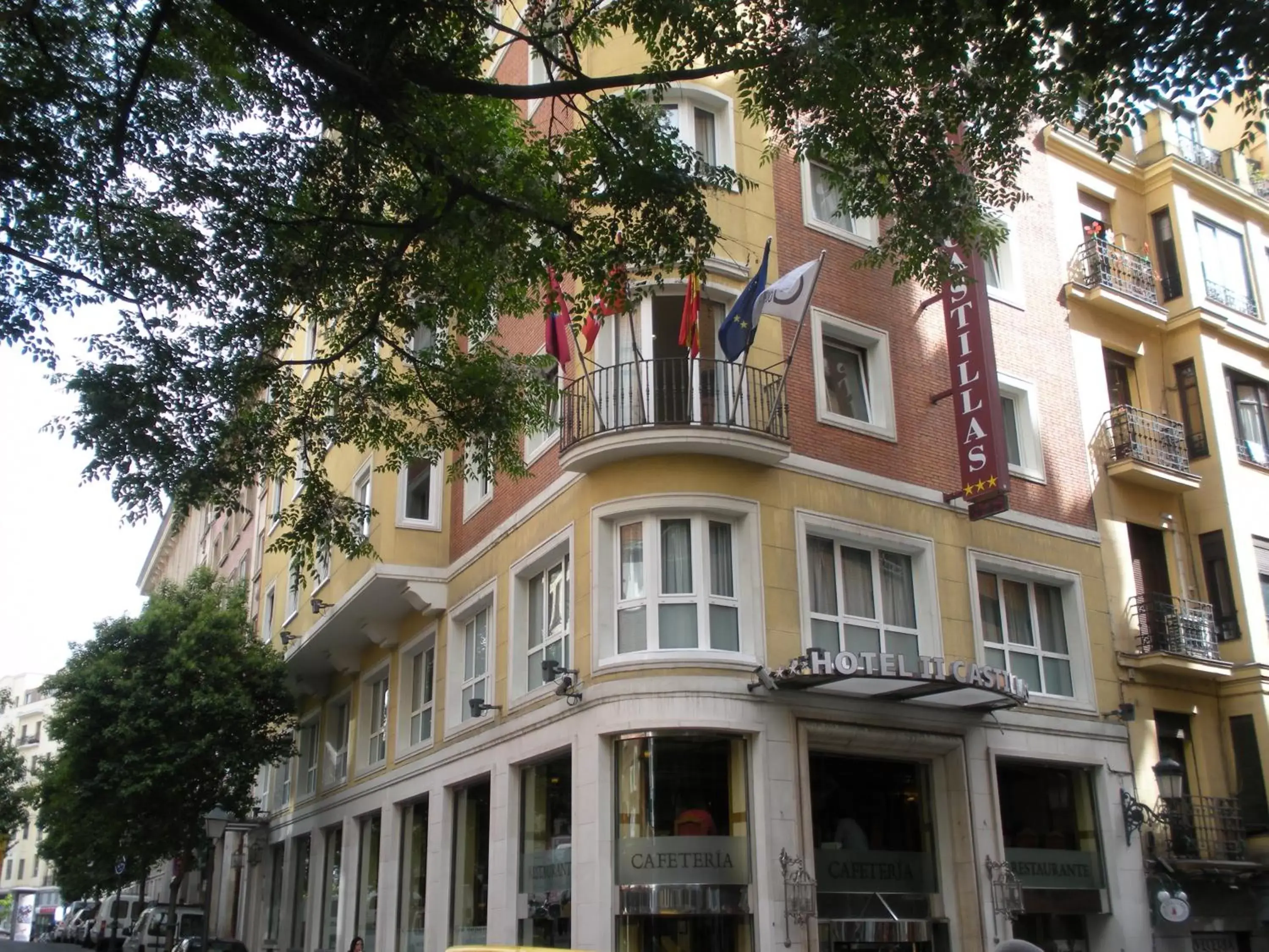 Facade/entrance in II Castillas Madrid Facade/entrance in II Castillas Madrid