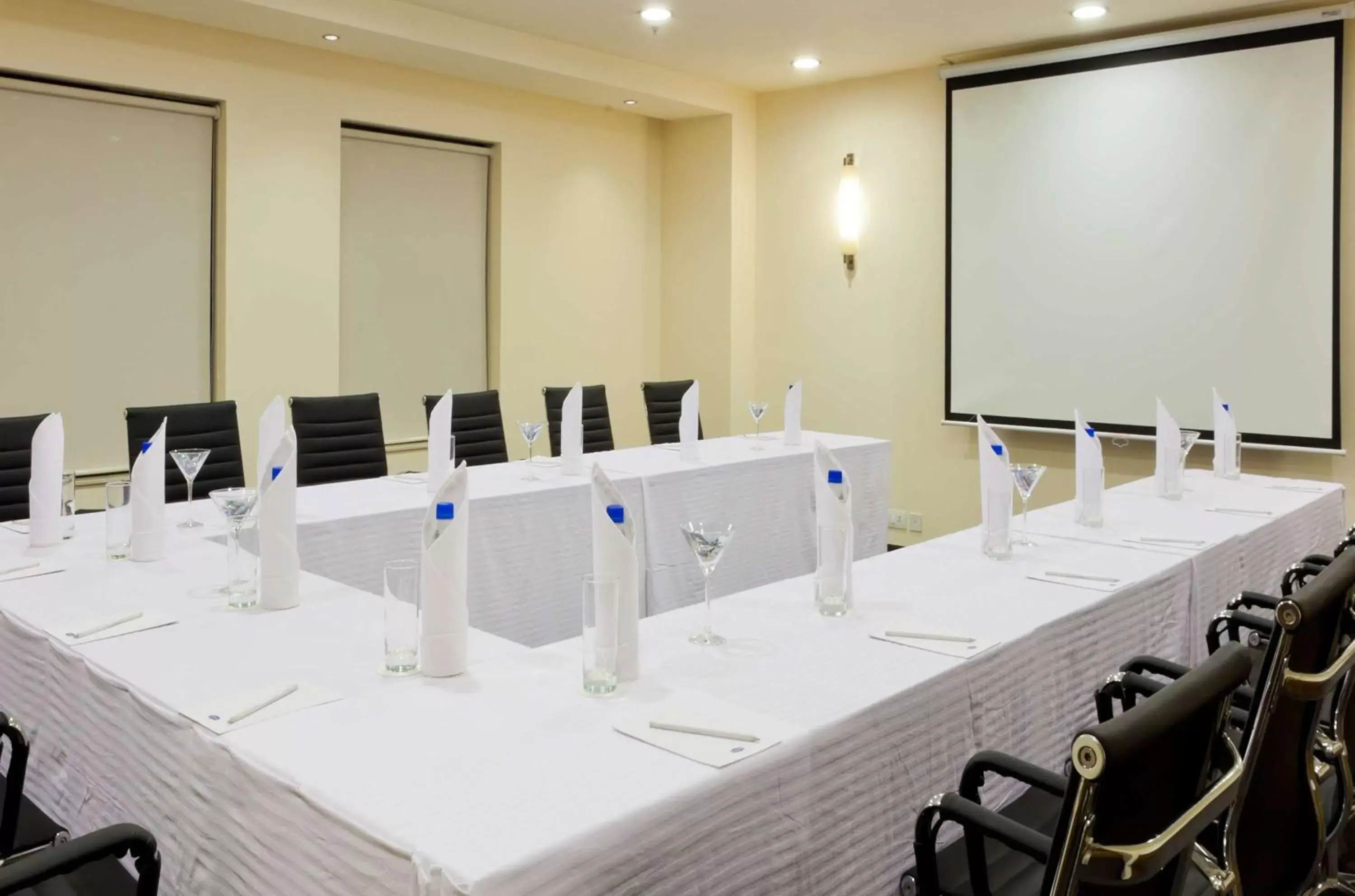 Meeting/conference room in Hampton by Hilton Vadodara-Alkapuri