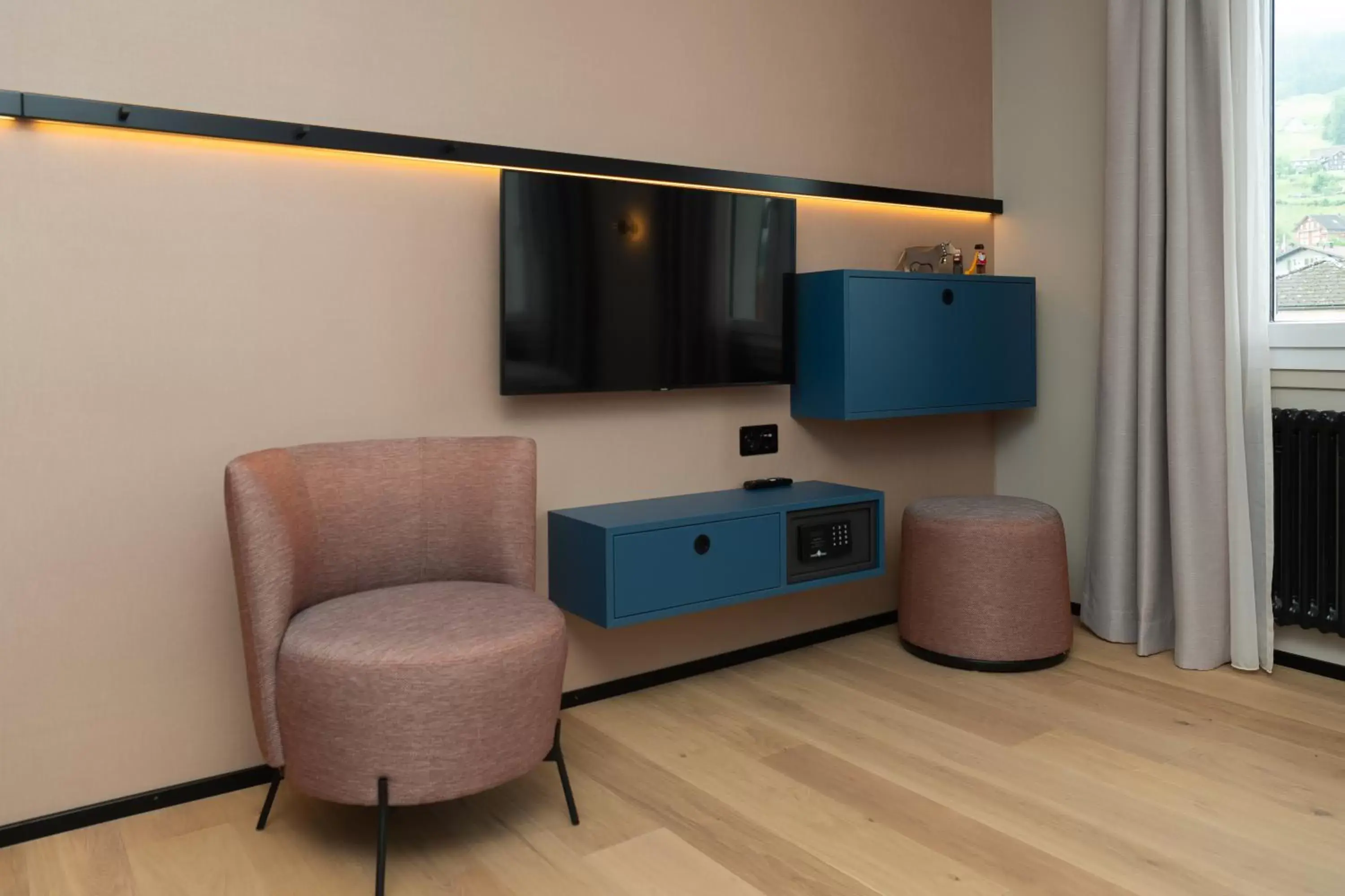 TV and multimedia, TV/Entertainment Center in Boutique Hotel Stanserhof