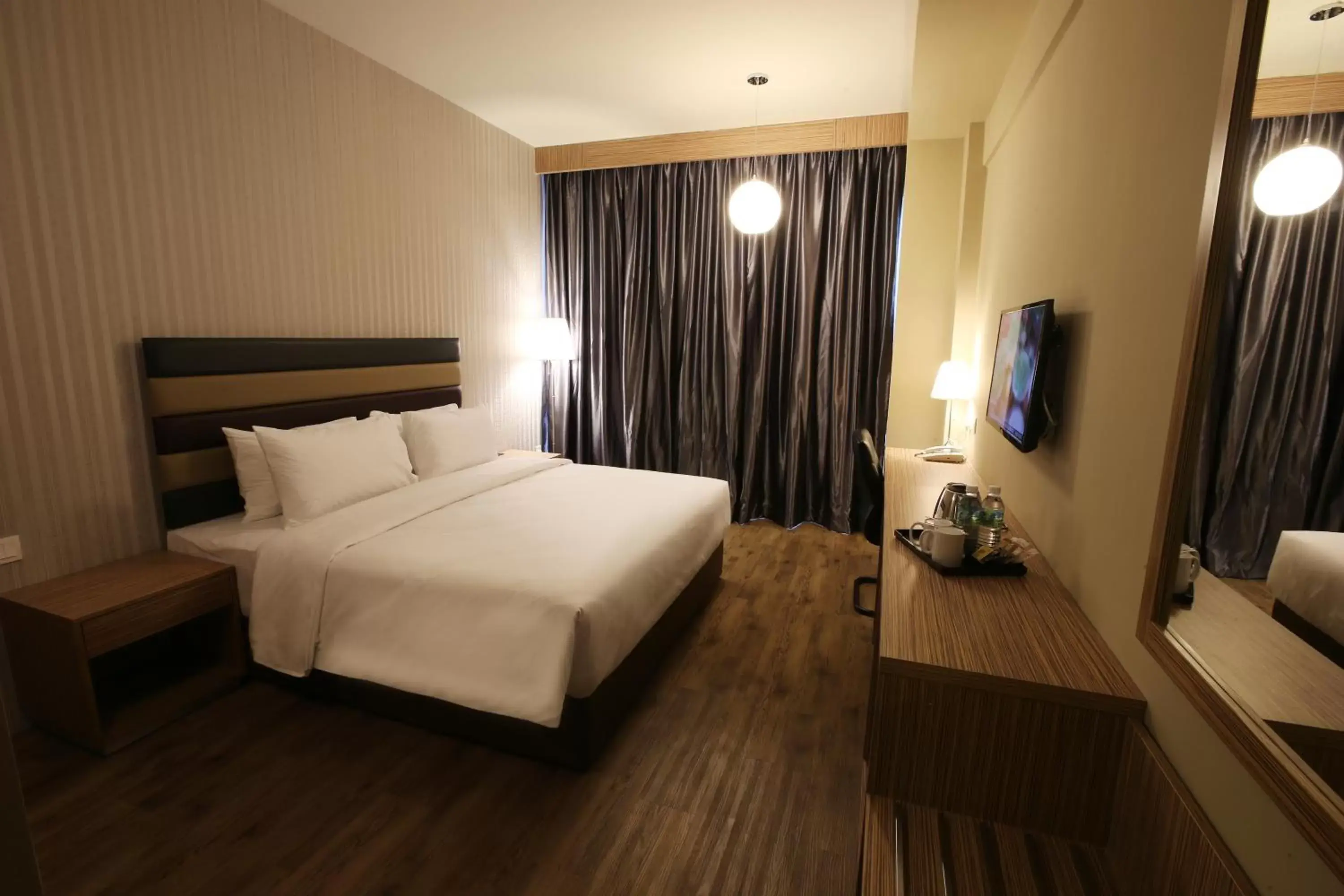 Photo of the whole room, Bed in SEM9 Senai "Formerly Known As Perth Hotel"