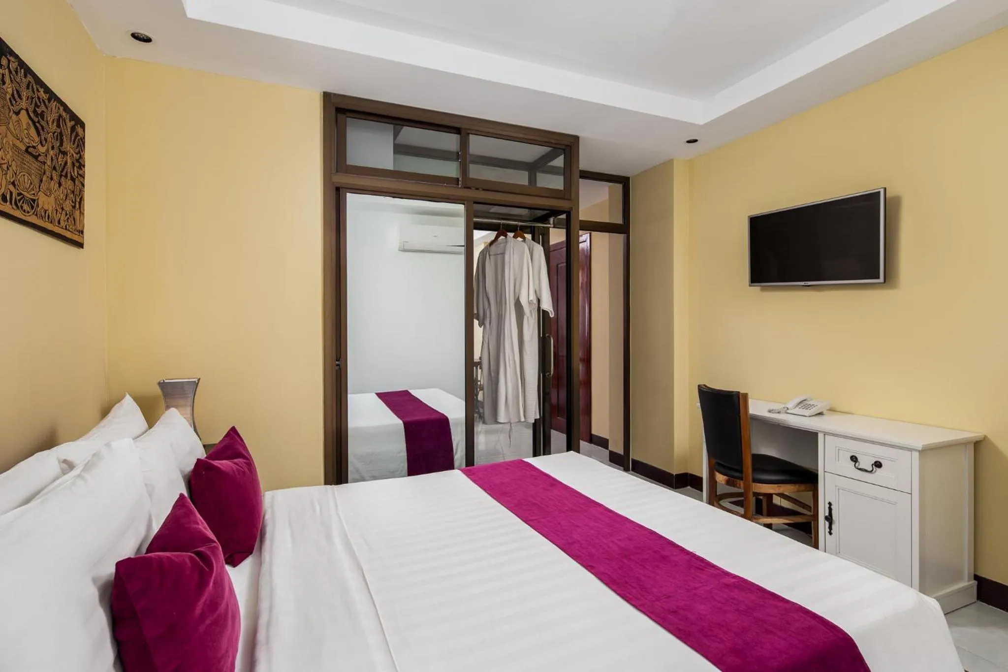 Bedroom, Bed in Botum Palace Hotel