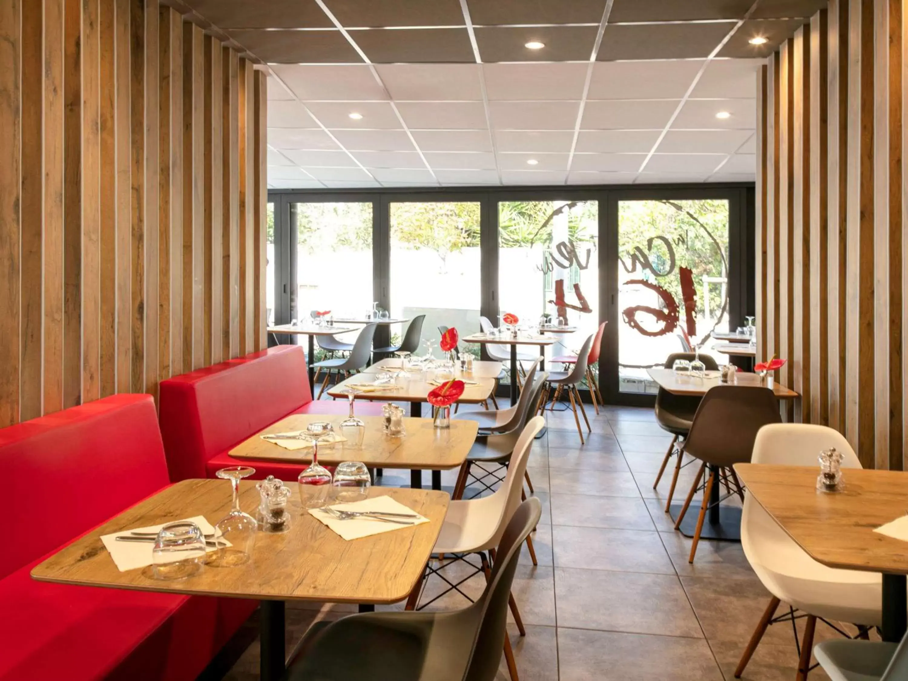 Property building, Restaurant/Places to Eat in ibis Montpellier Sud