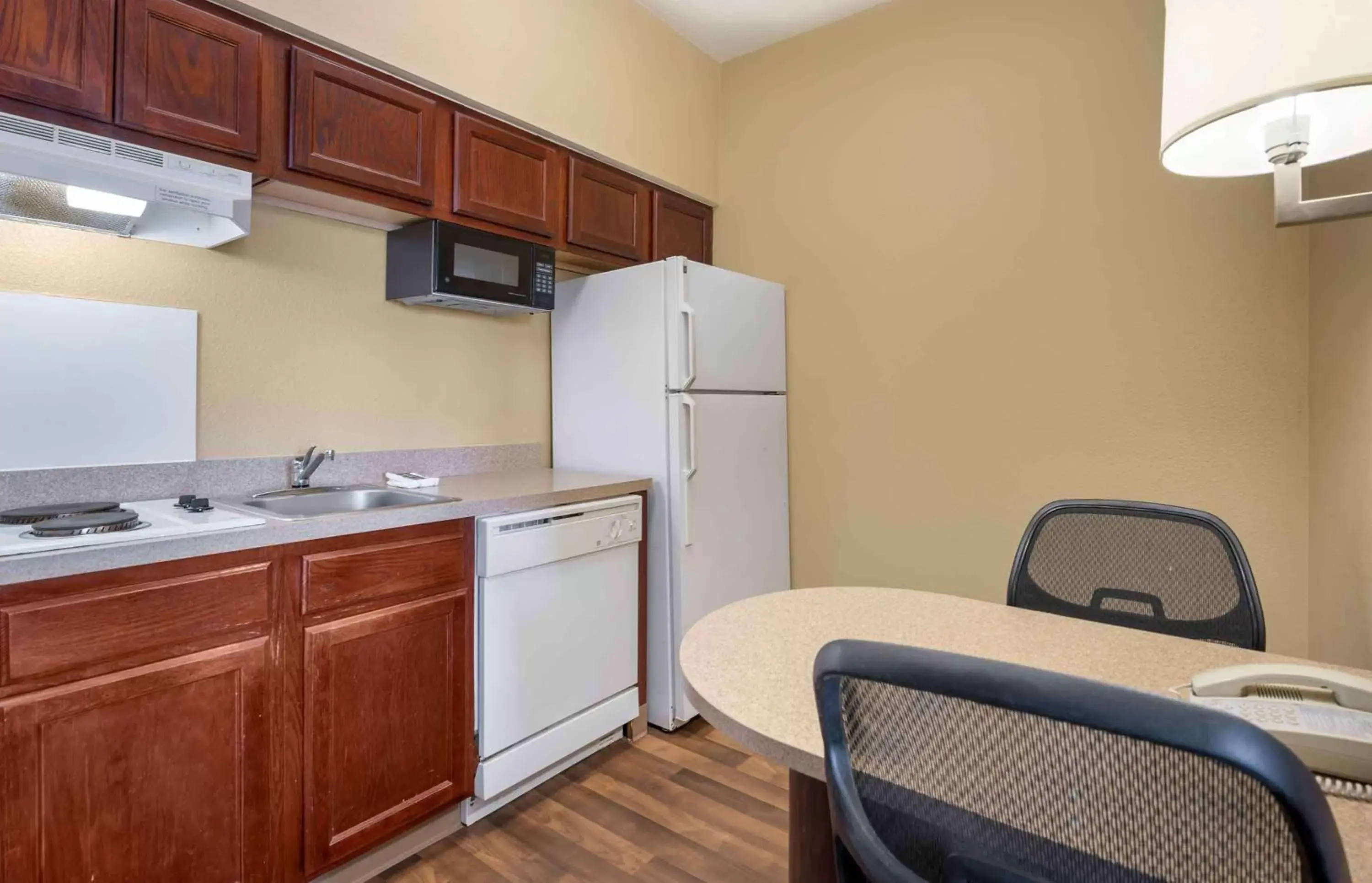Bedroom, Kitchen/Kitchenette in Extended Stay America Suites - Indianapolis - Airport - W Southern Ave