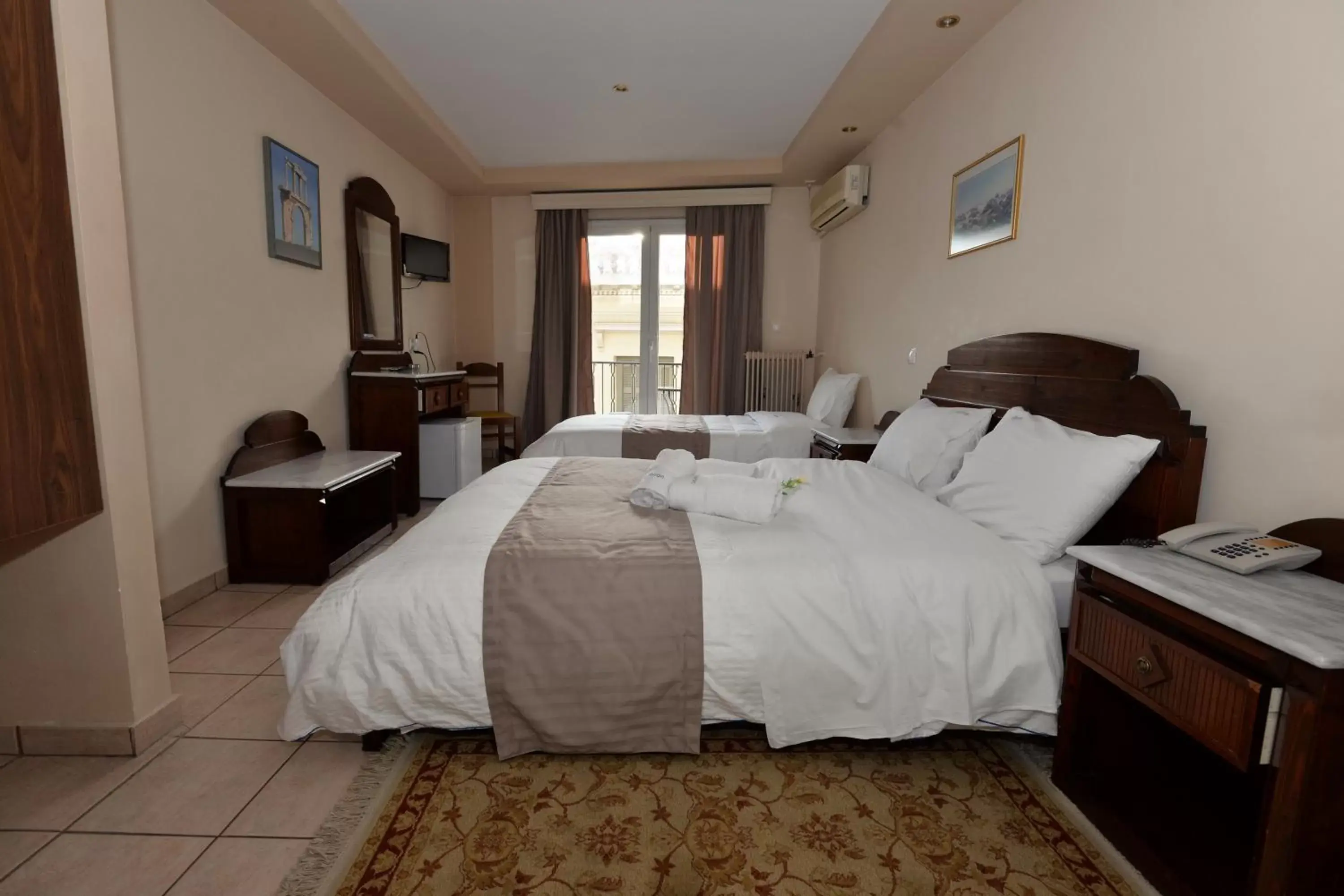 Superior Triple Room Acropolis View in Hotel Byron Superior Triple Room Acropolis View in Hotel Byron