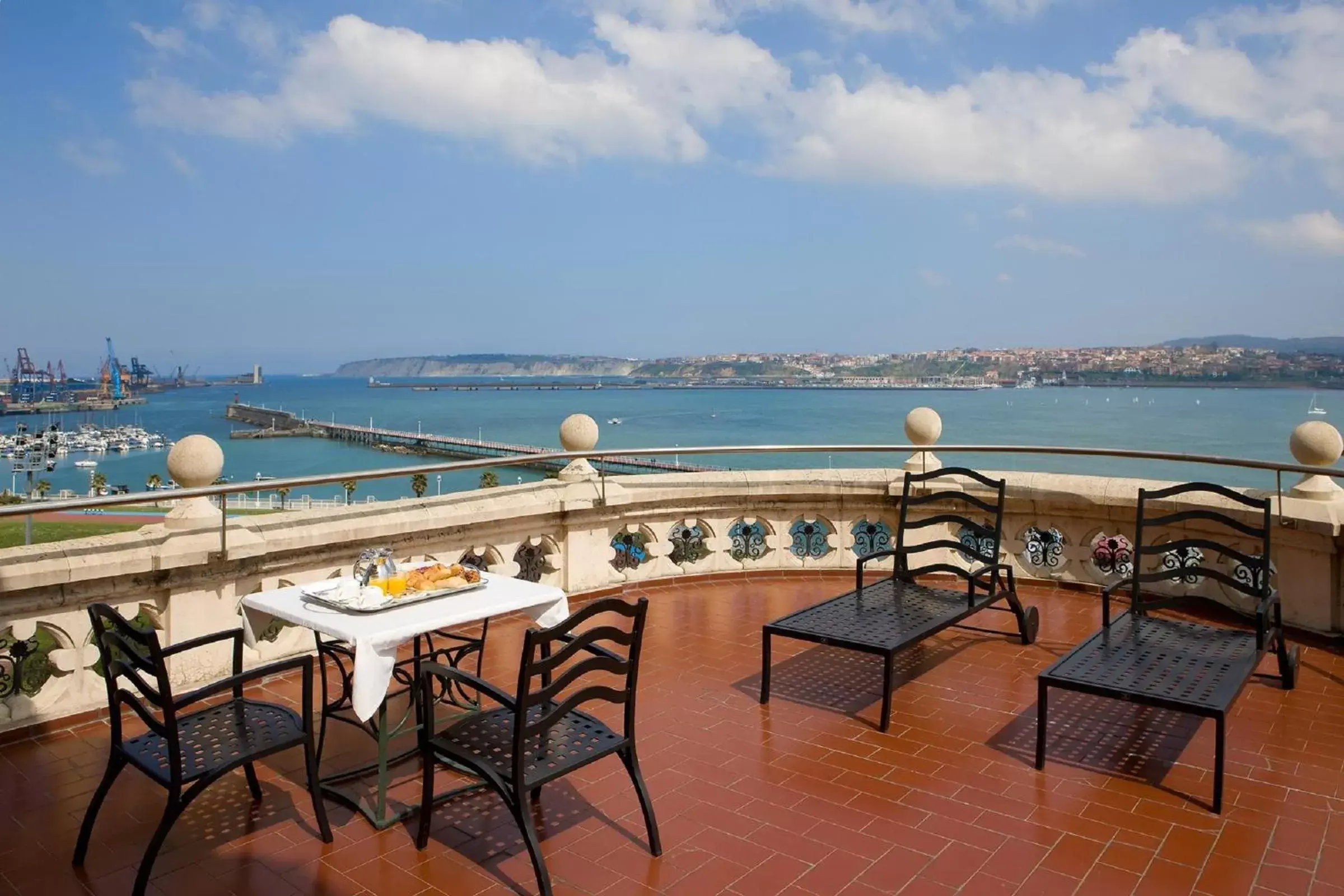 Balcony/Terrace in Hotel URH Palacio de Oriol