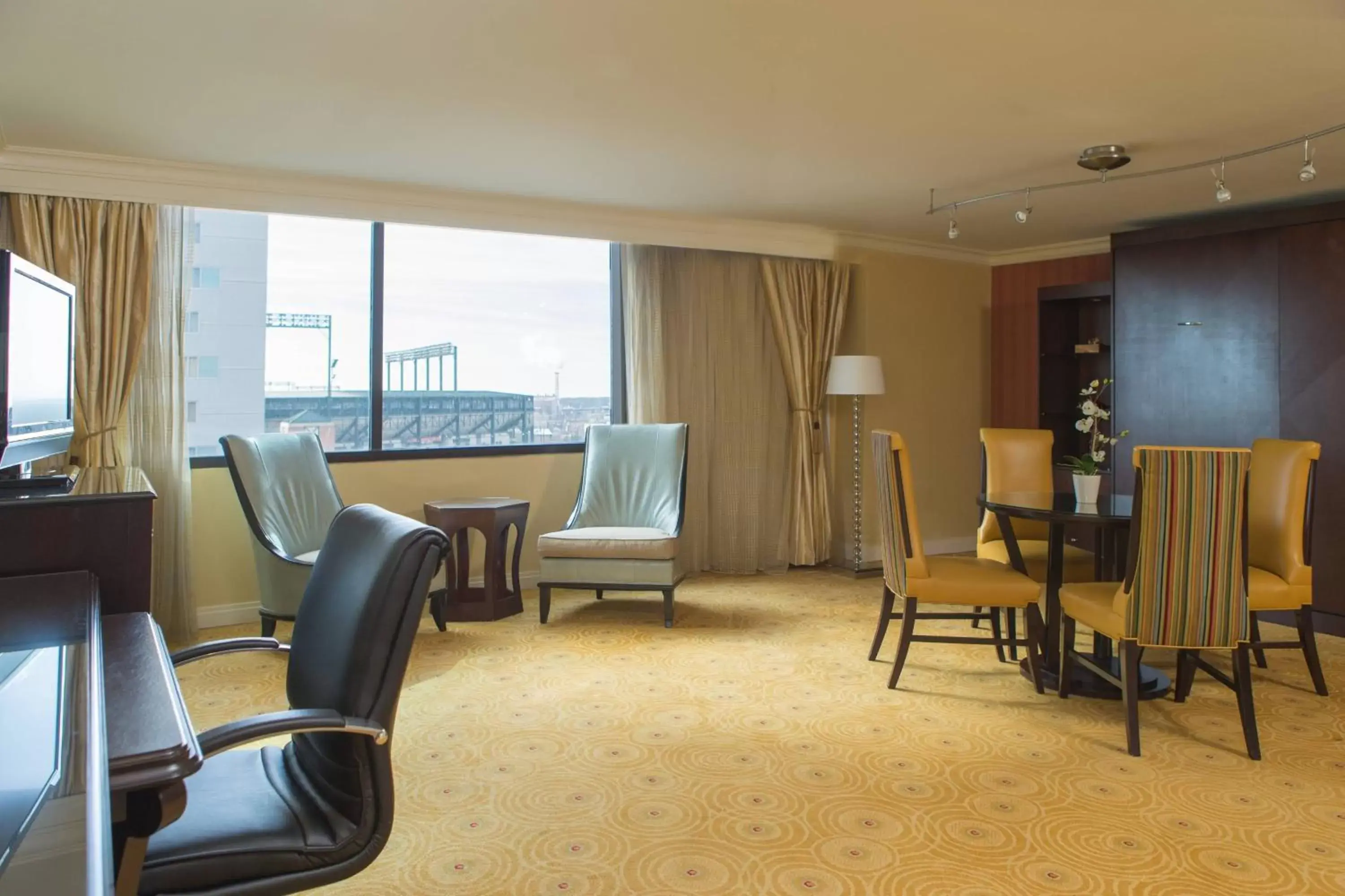 Photo of the whole room, Seating Area in Baltimore Marriott Inner Harbor at Camden Yards