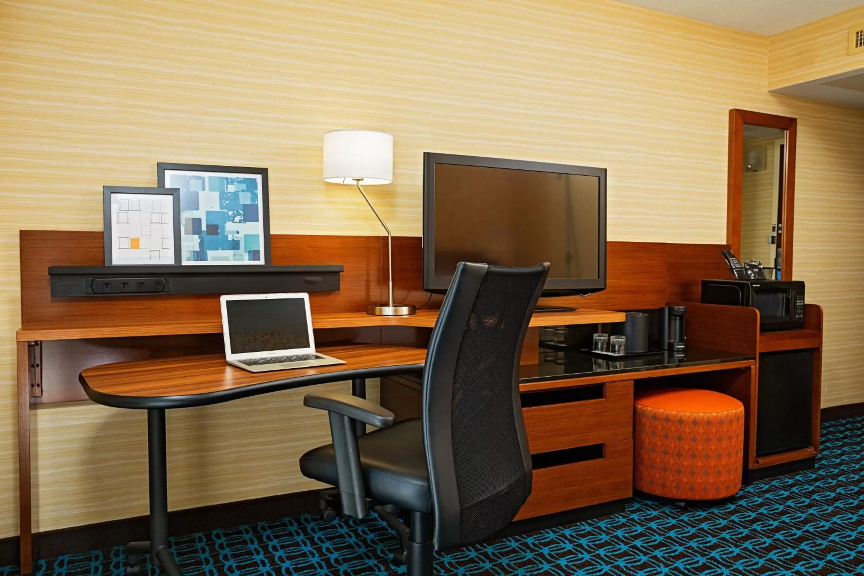 Bedroom, Business Area/Conference Room in Fairfield Inn and Suites by Marriott Rochester West/Greece