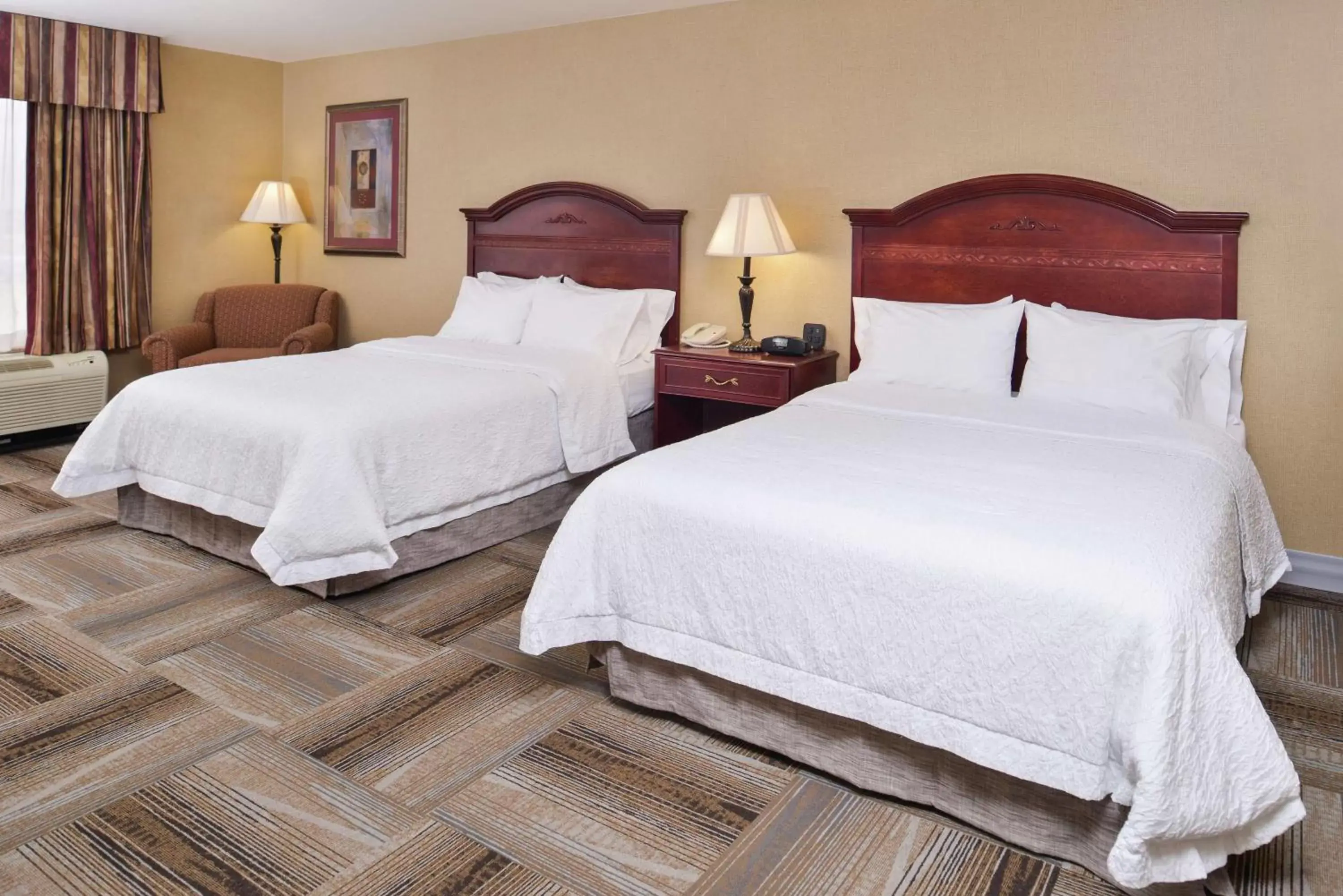 Bed in Hampton Inn & Suites Boise-Meridian