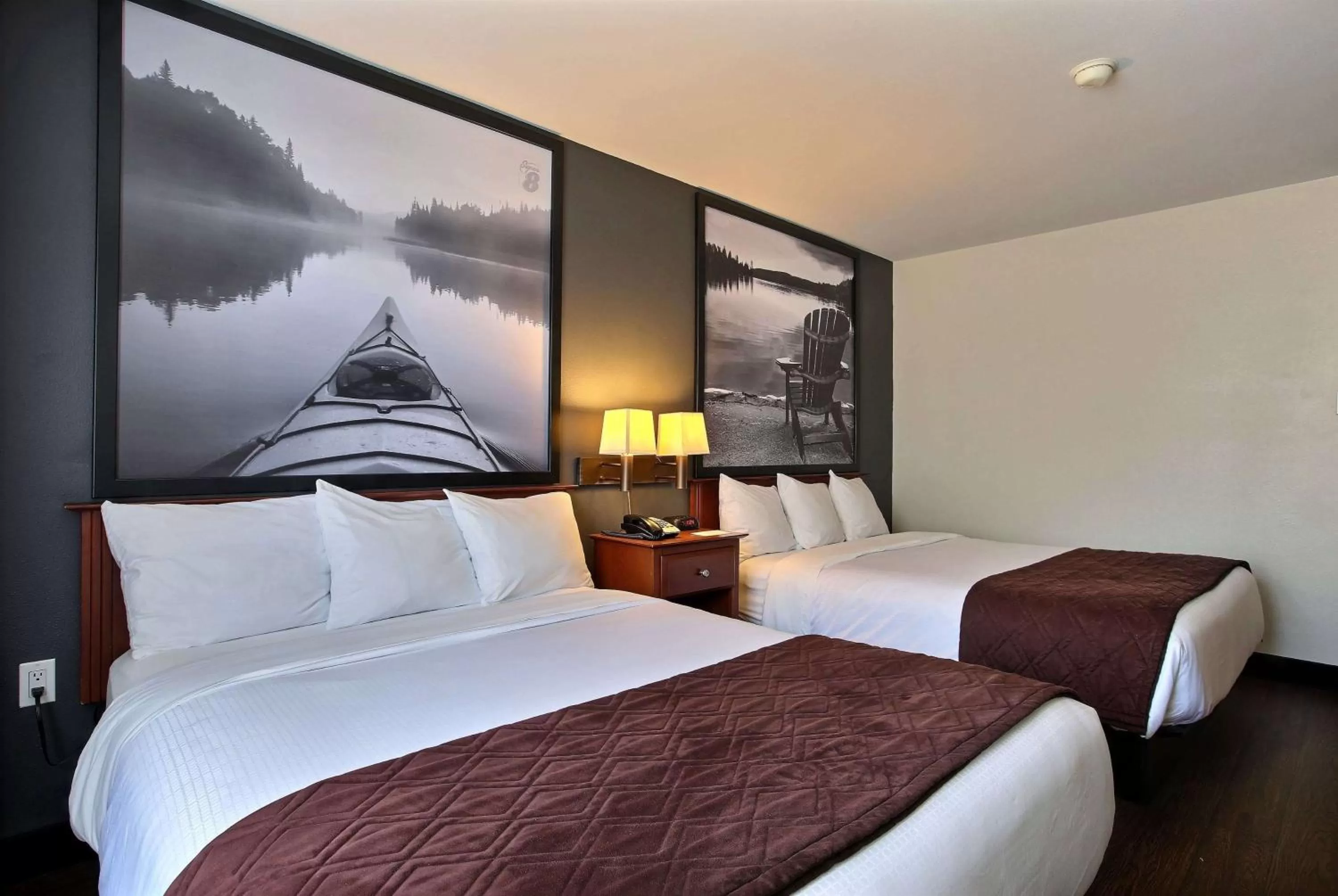 Photo of the whole room, Bed in Super 8 by Wyndham Trois-Rivieres