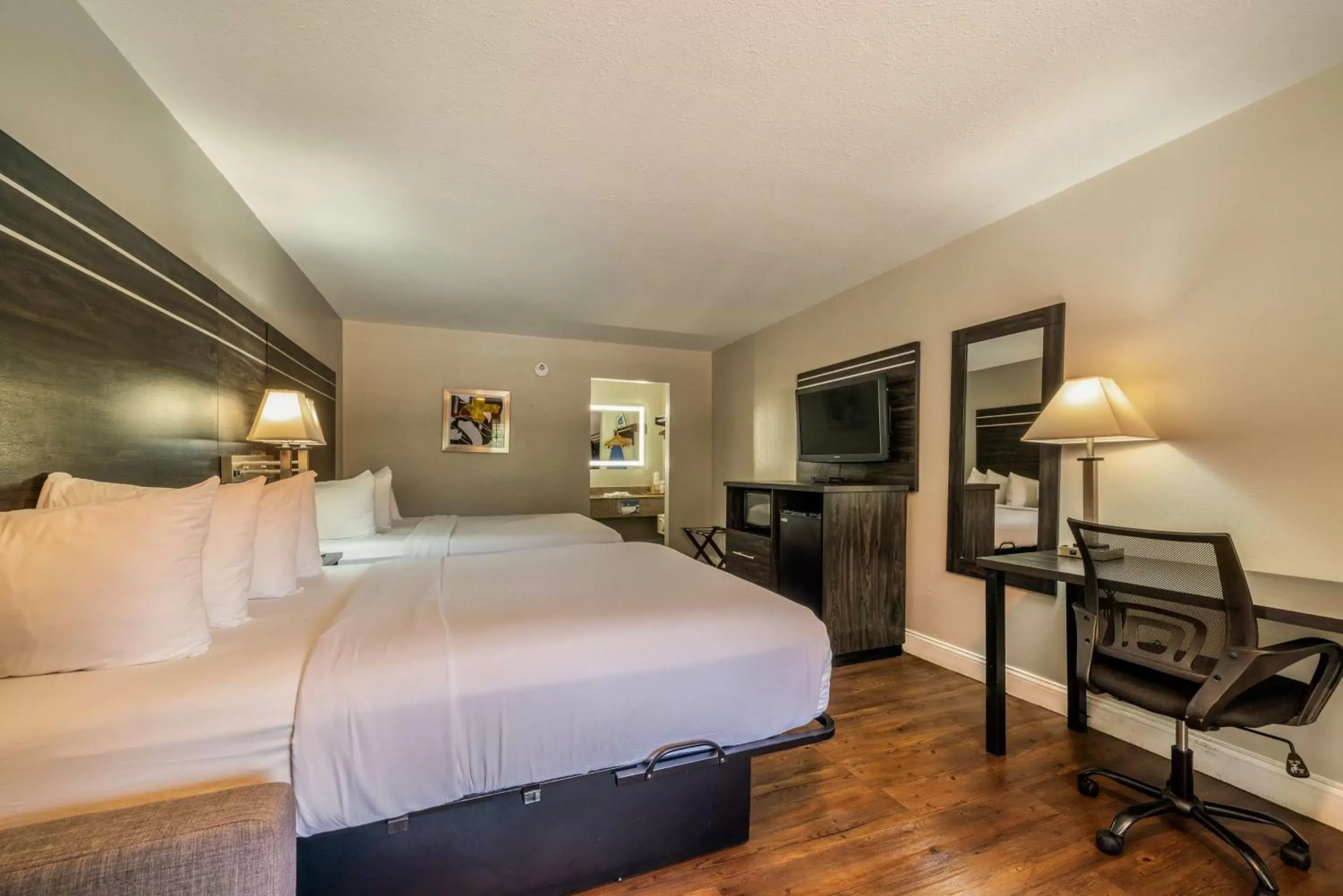 Photo of the whole room, Bed in Best Western Inn of Jasper