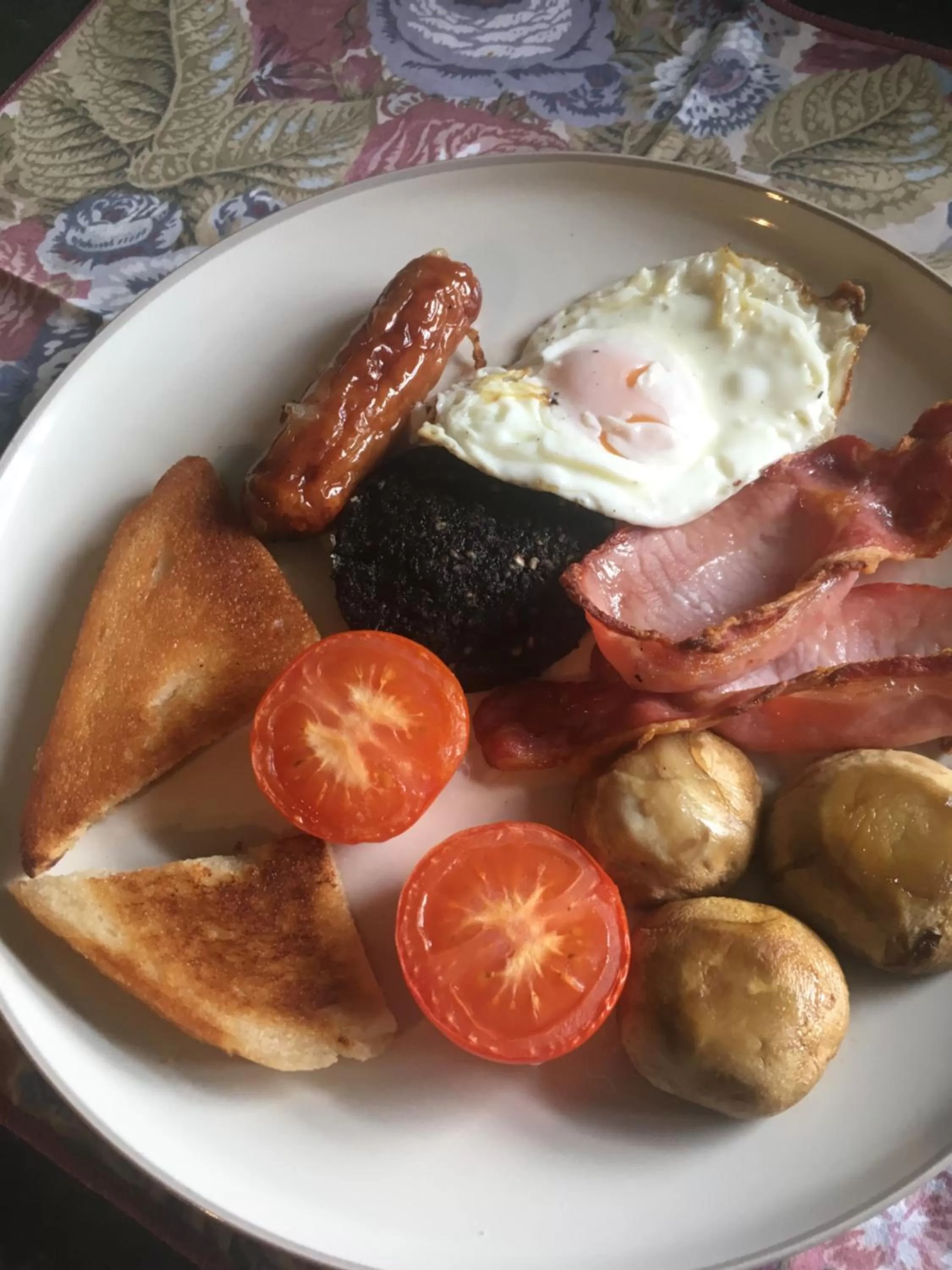 Food and drinks in Alpine cottage