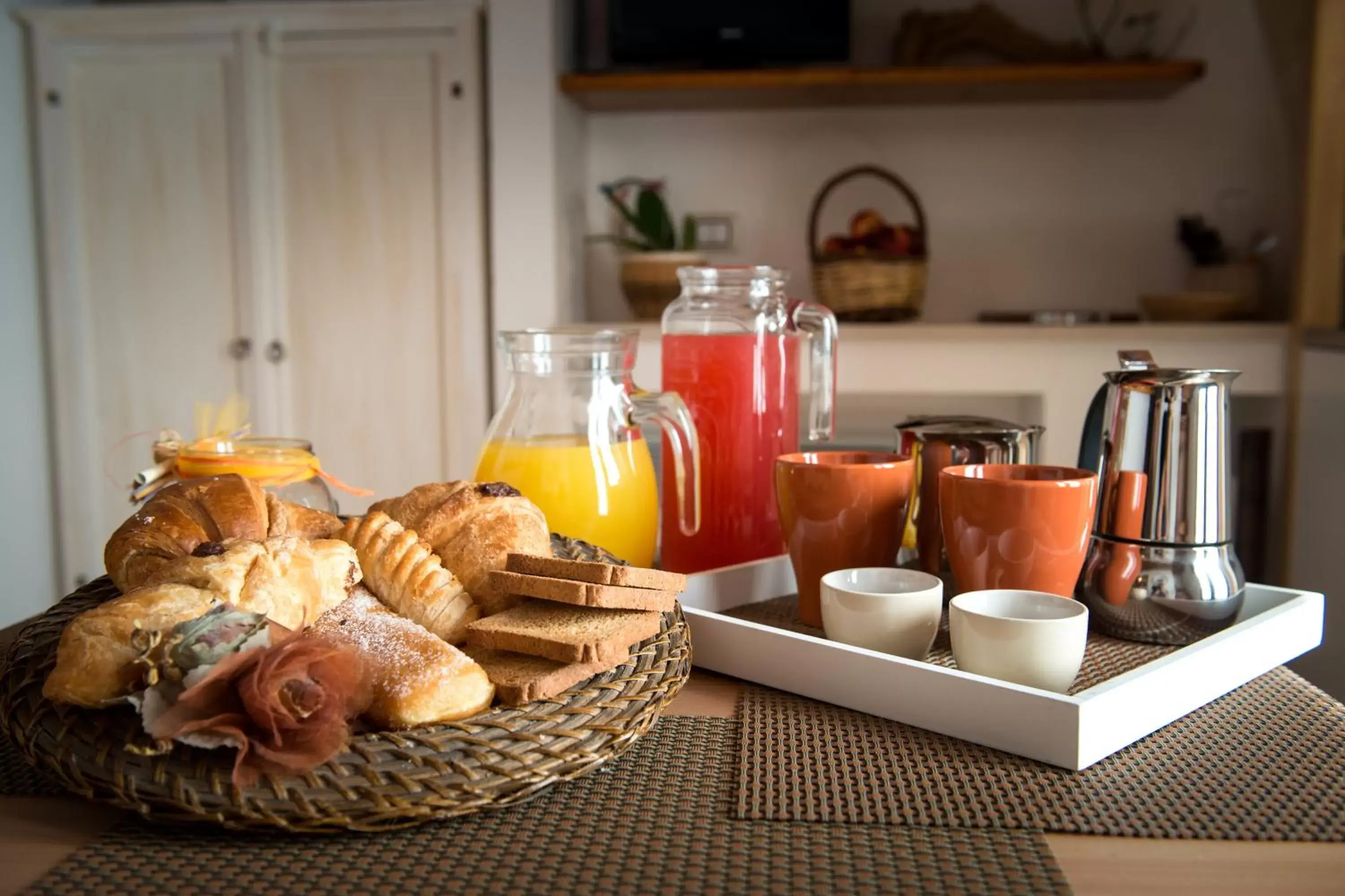 Decorative detail, Coffee/Tea Facilities in Grandi Trulli Bed & Breakfast