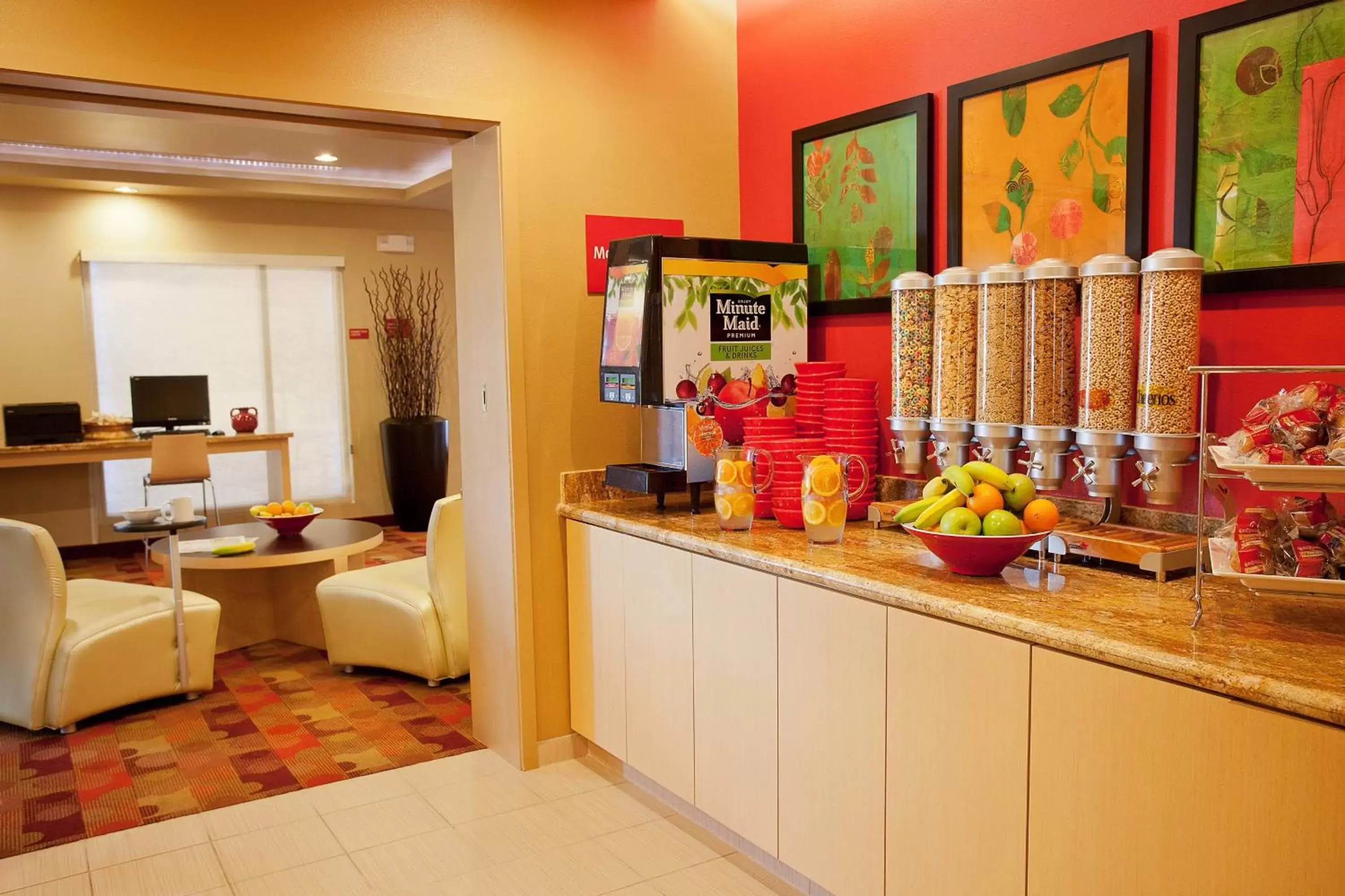 Breakfast, Kitchen/Kitchenette in TownePlace Suites by Marriott Galveston Island