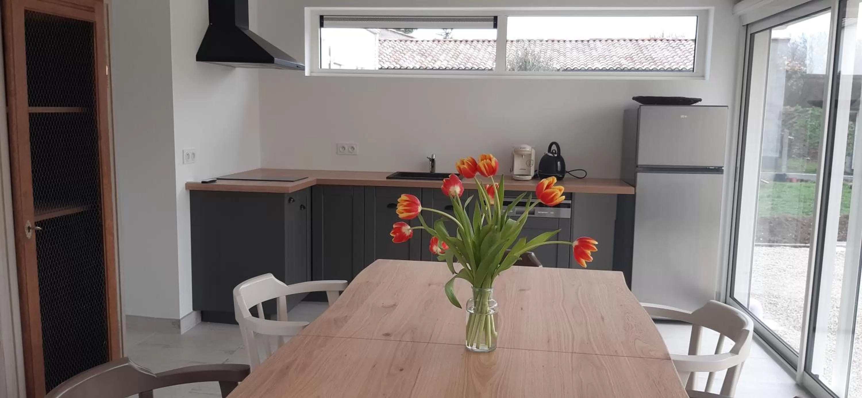Communal kitchen, Dining Area in Cale 32 - Chambres d'hôtes