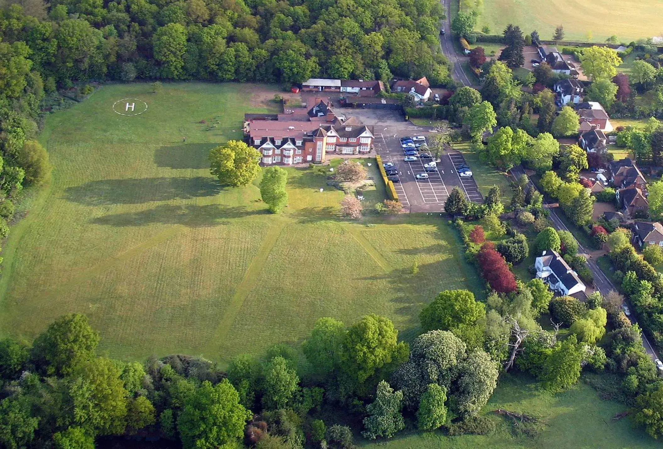 Day, Bird's-eye View in Grovefield House Hotel