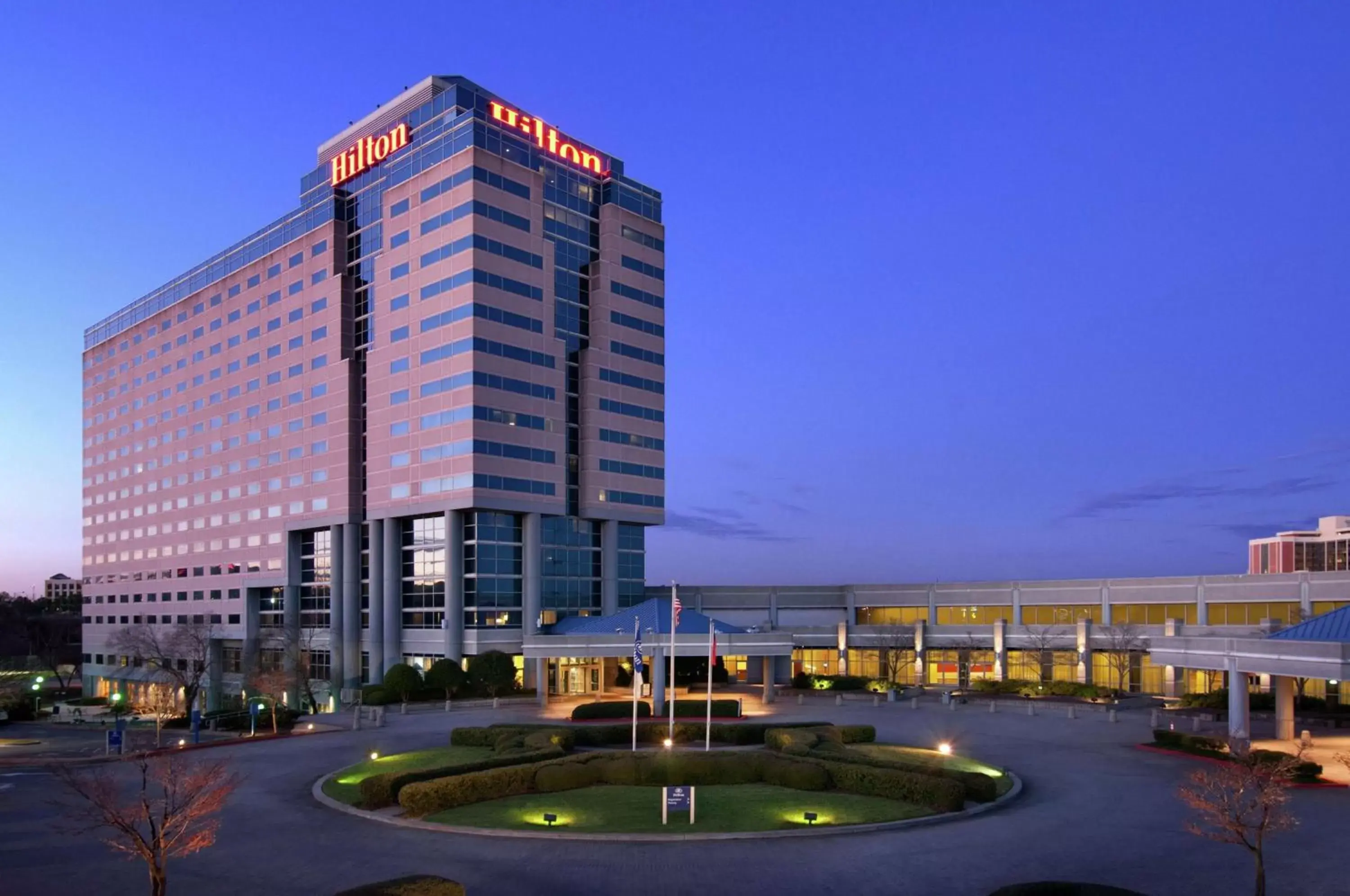 Property building, Swimming Pool in Hilton Atlanta Airport