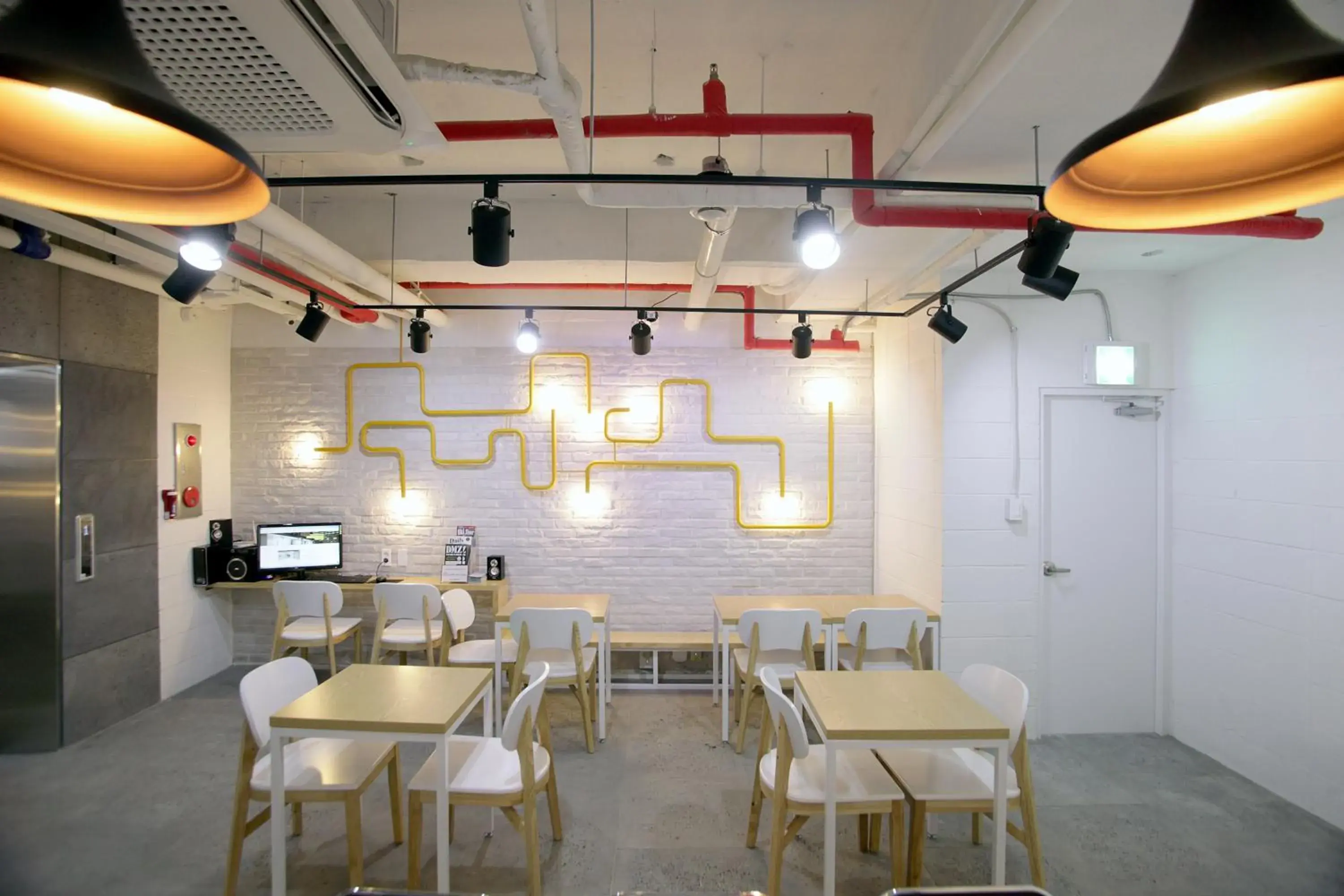 Lounge or bar, Restaurant/Places to Eat in K Pop Hotel Seoul Tower