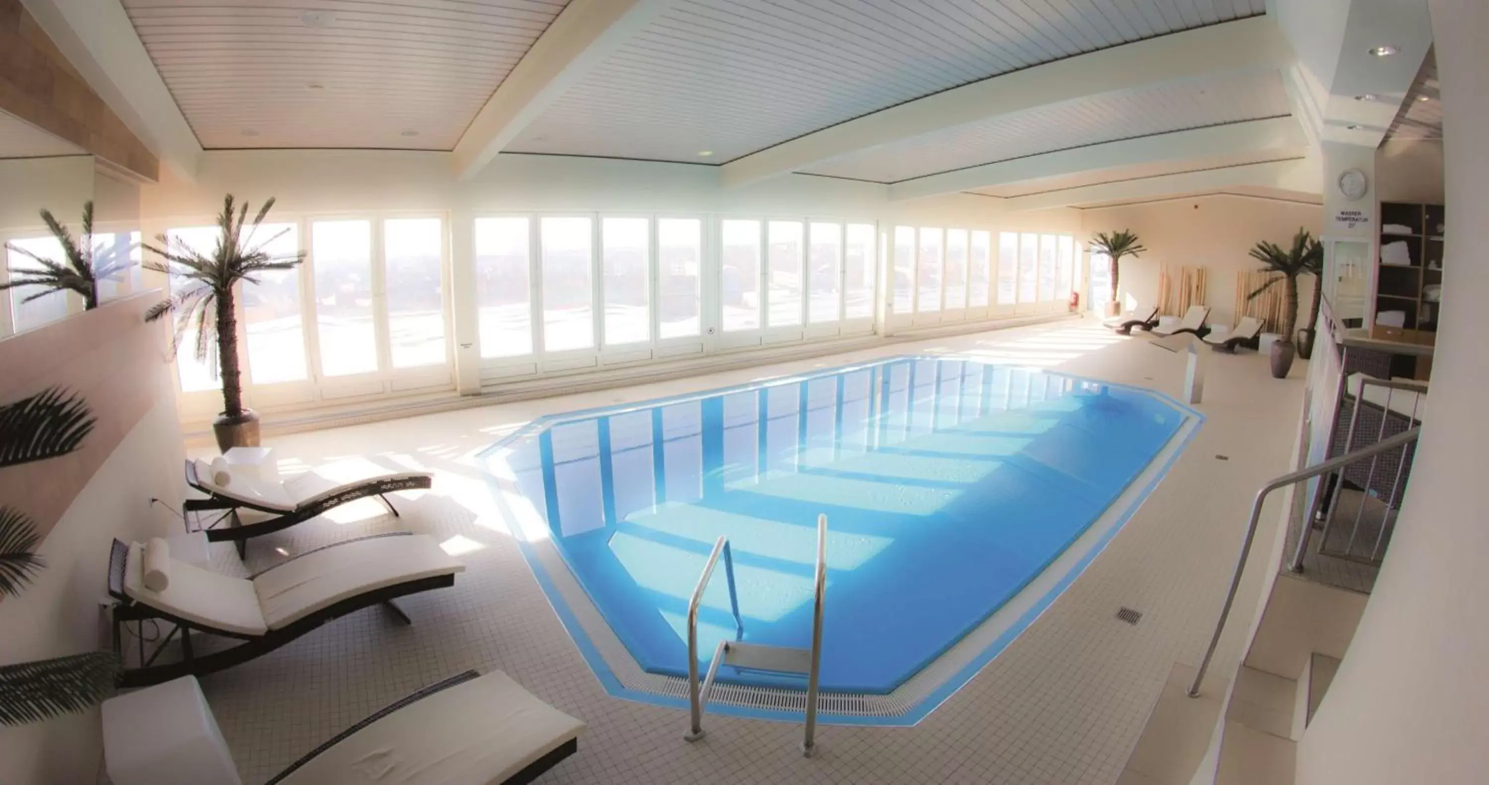 Activities, Swimming Pool in Radisson Blu Hotel Cottbus